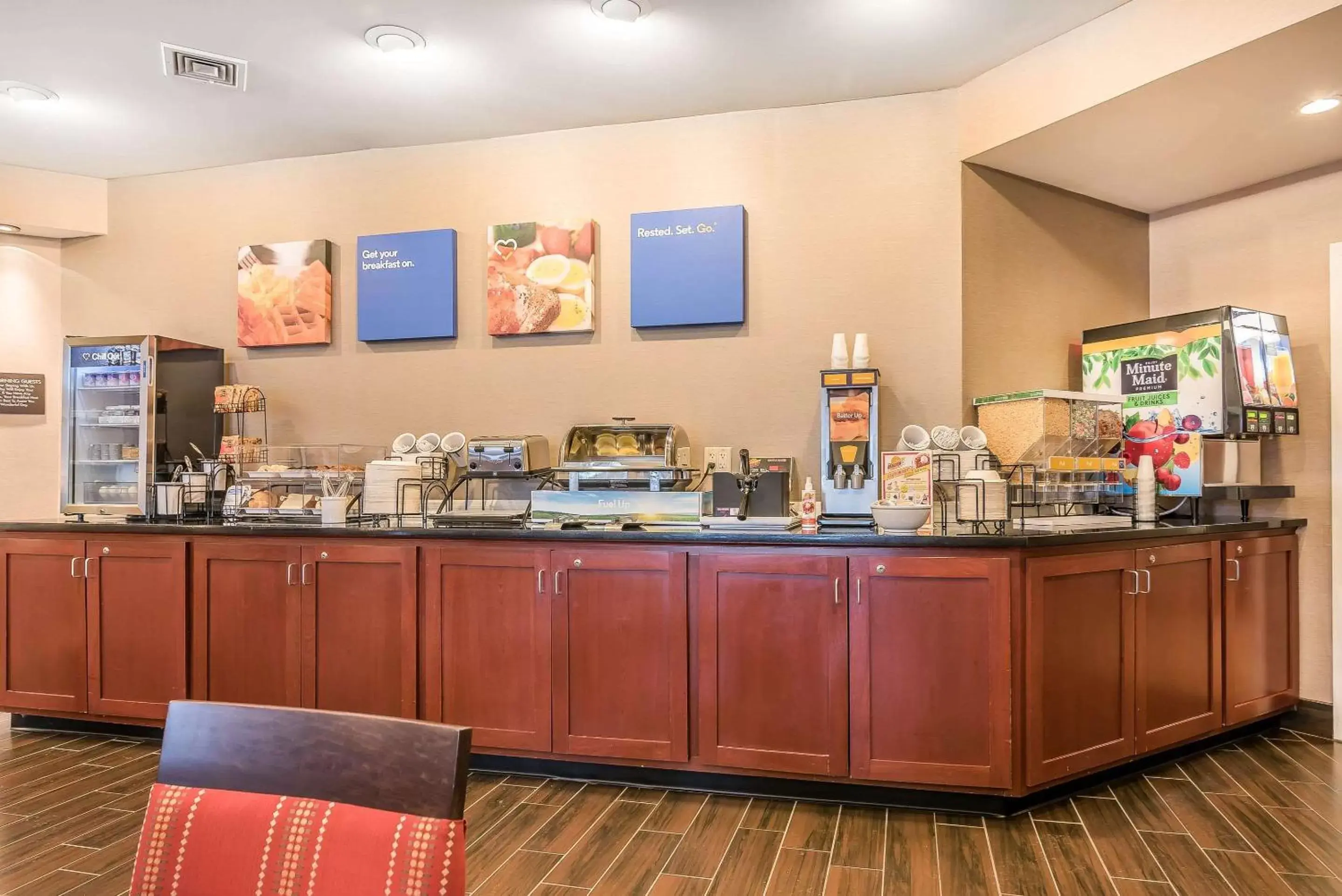 Restaurant/Places to Eat in Comfort Inn Concord