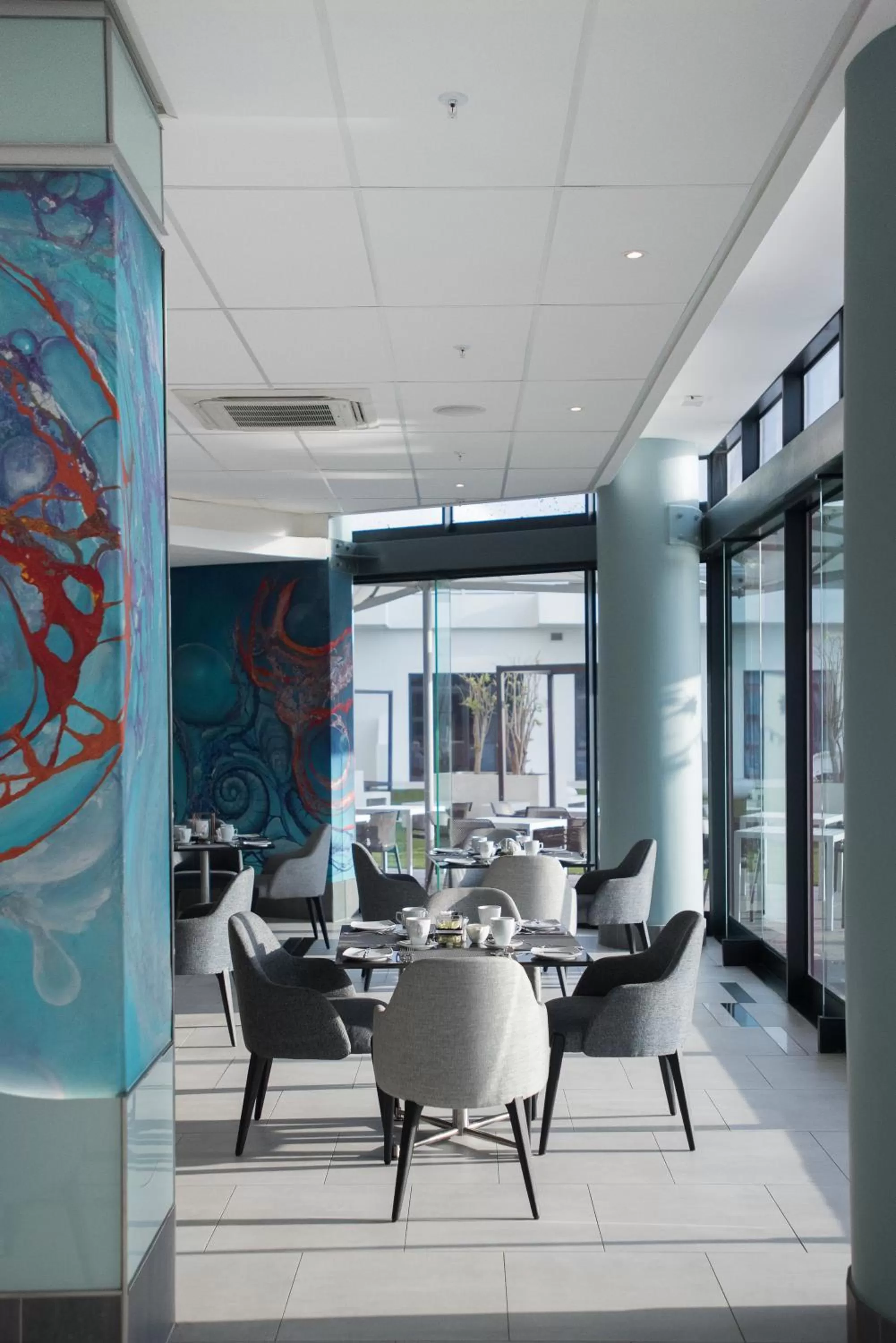 Restaurant/places to eat in The Capital Pearls Hotel