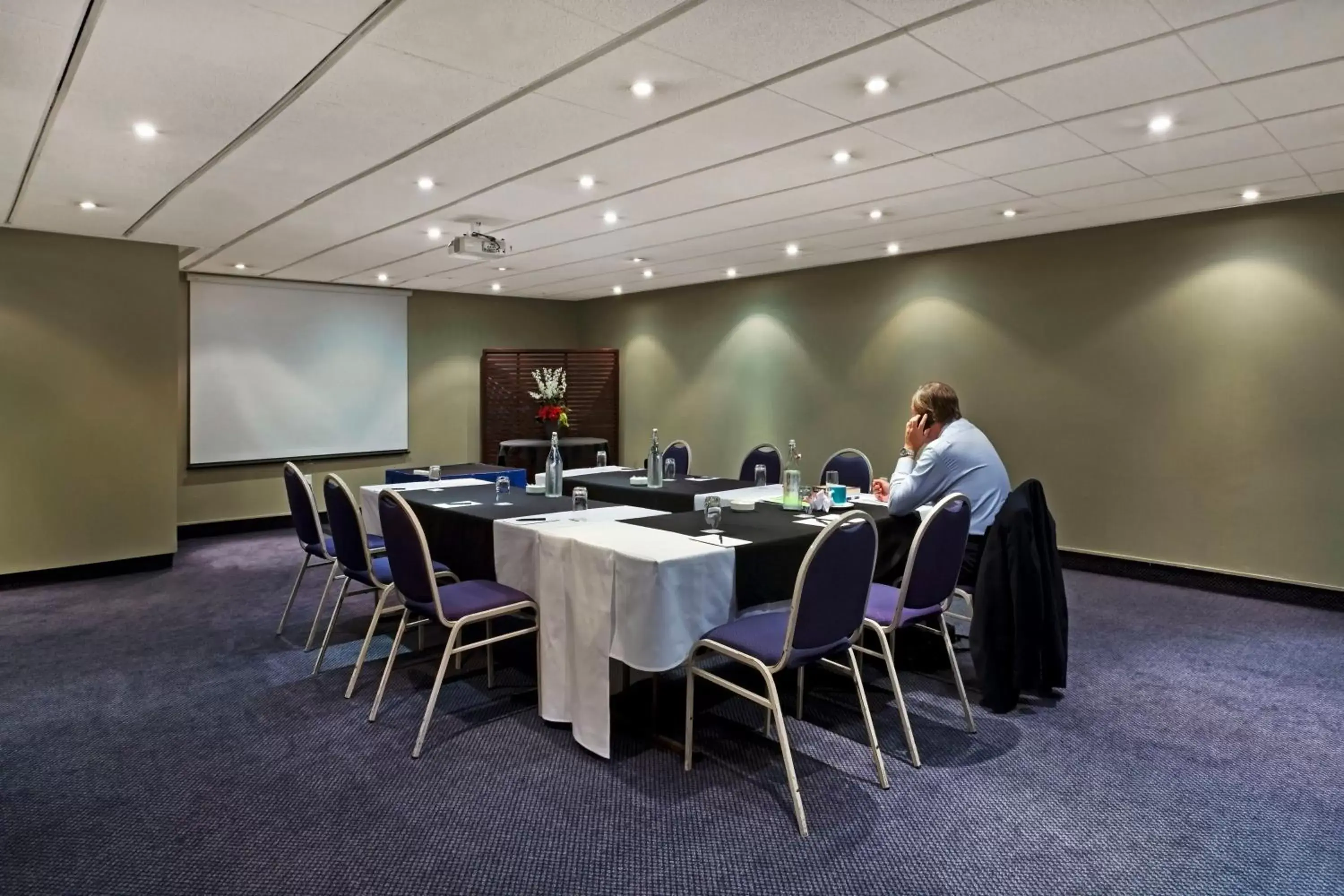 Business facilities in James Cook Hotel Grand Chancellor