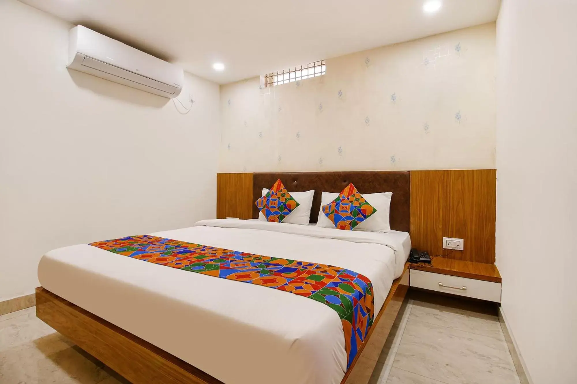 Photo of the whole room, Bed in FabHotel Silkroute Palace Photo of the whole room, Bed in FabHotel Silkroute Palace