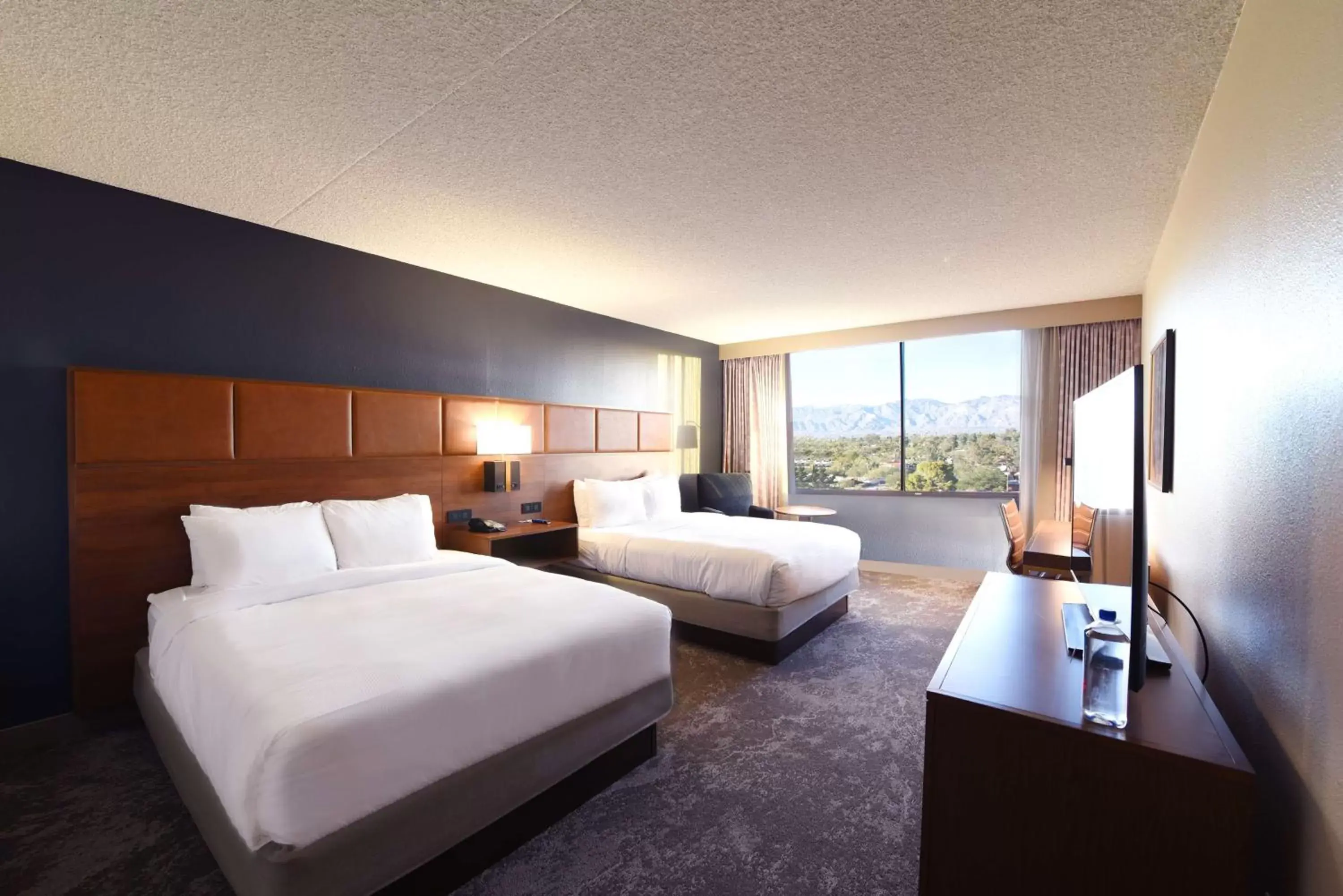 Bedroom, Bed in DoubleTree by Hilton Tucson-Reid Park