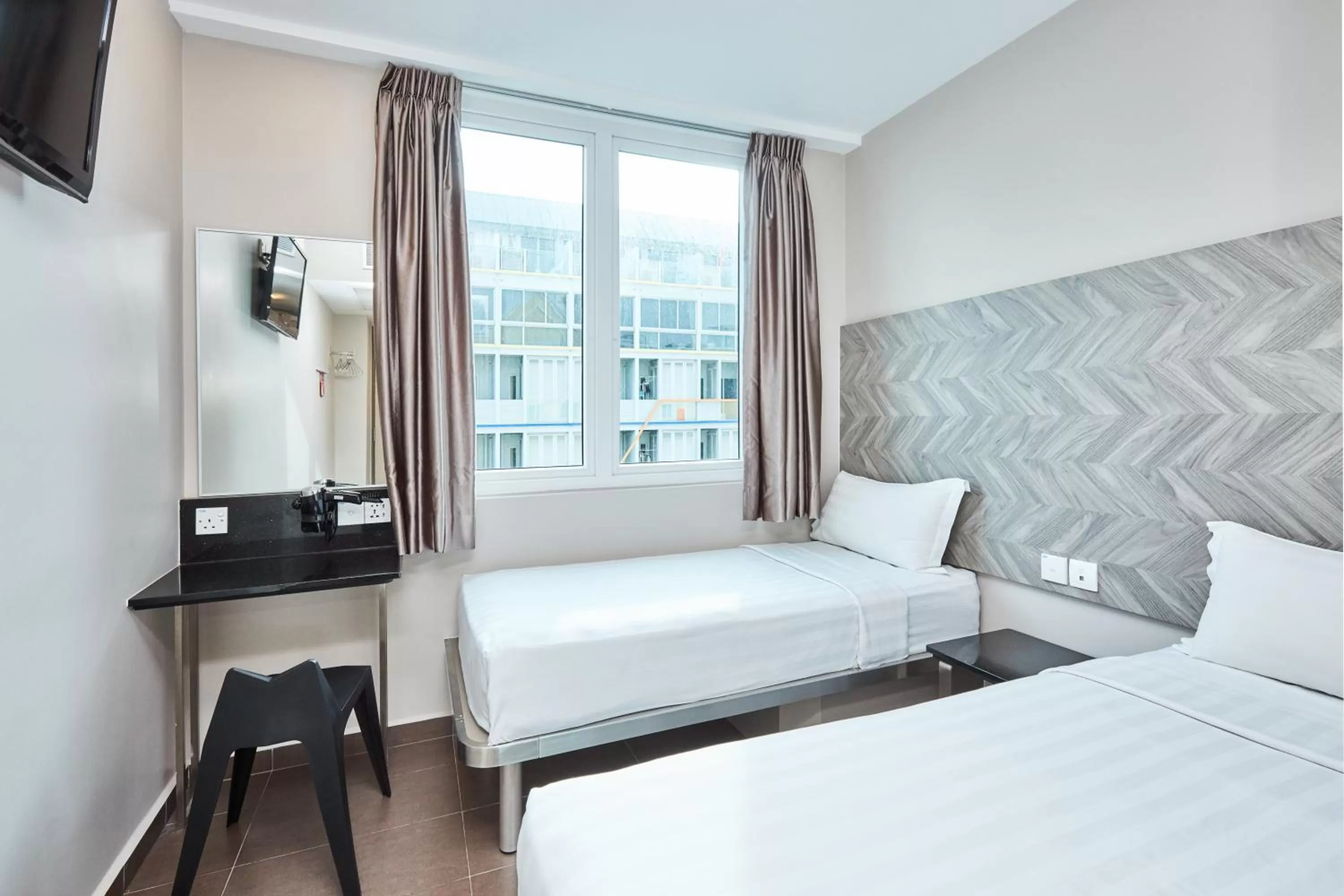 Bedroom, Bed in ibis budget Singapore Ruby