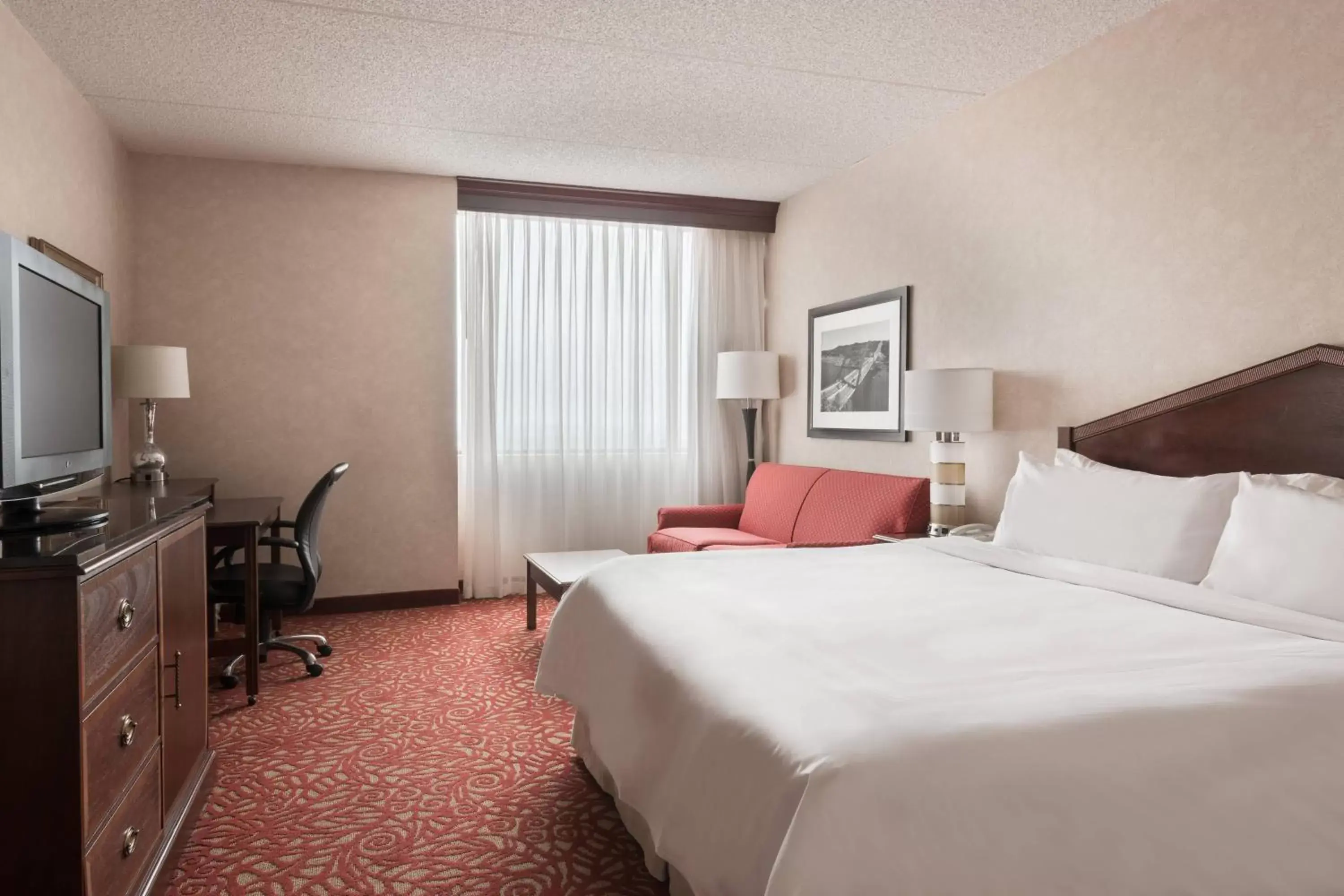 Photo of the whole room, Bed in Columbus Airport Marriott