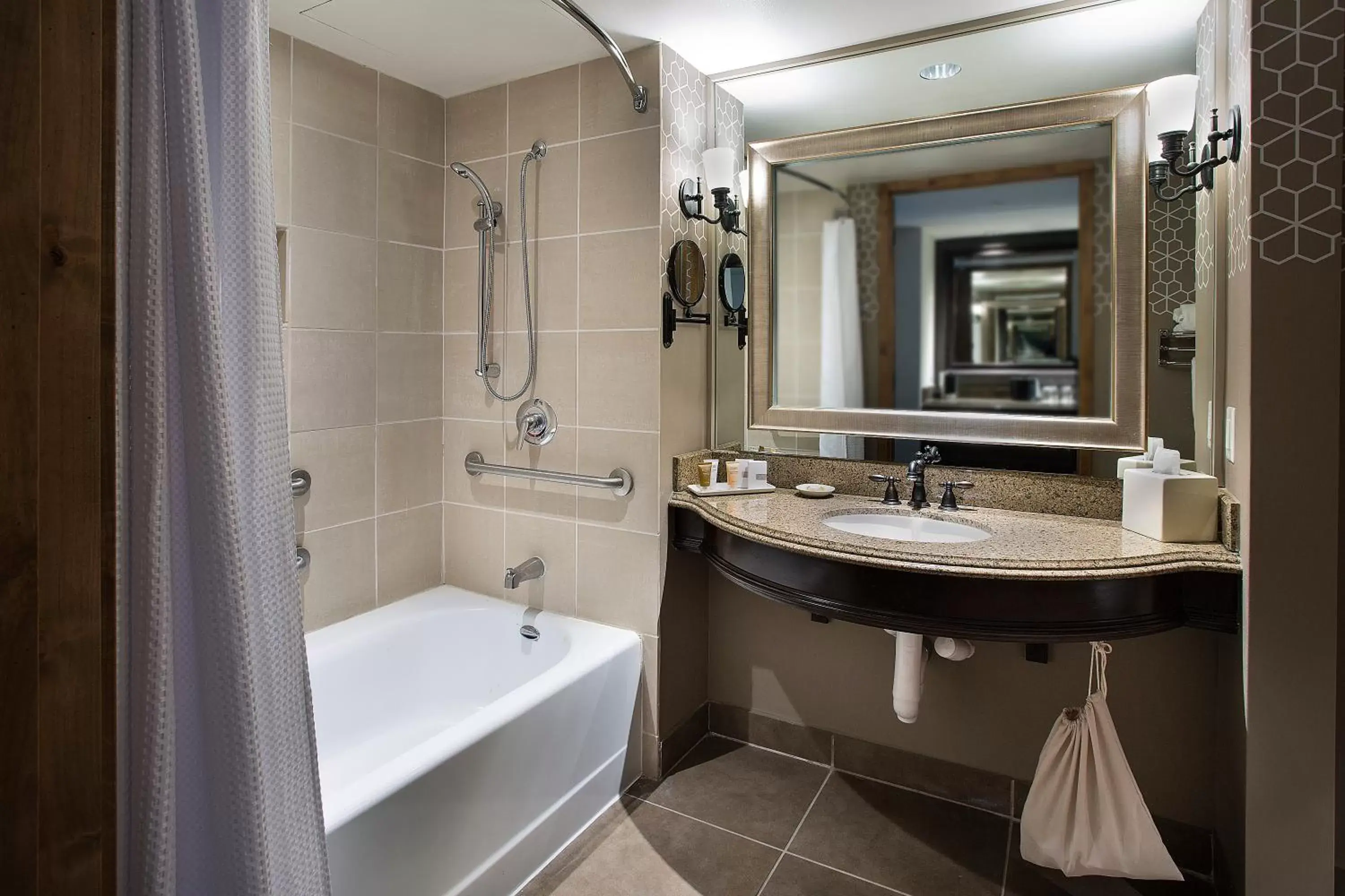 Shower, Bathroom in Hotel Contessa -Suites on the Riverwalk