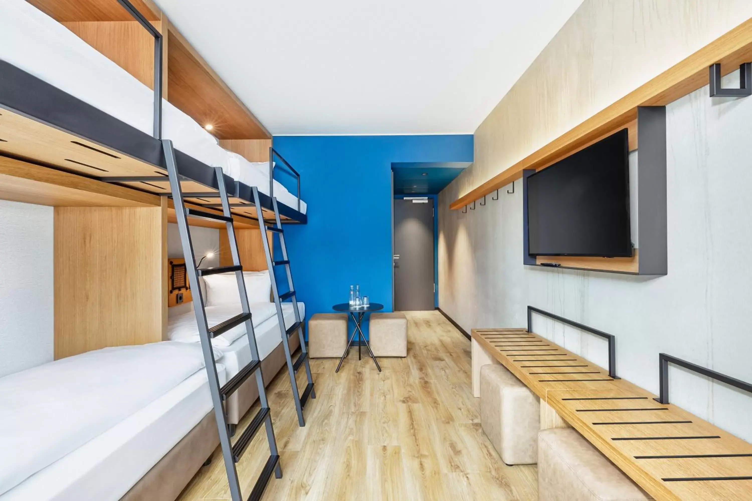 TV and multimedia, Bed in H2 Hotel Leipzig TV and multimedia, Bed in H2 Hotel Leipzig