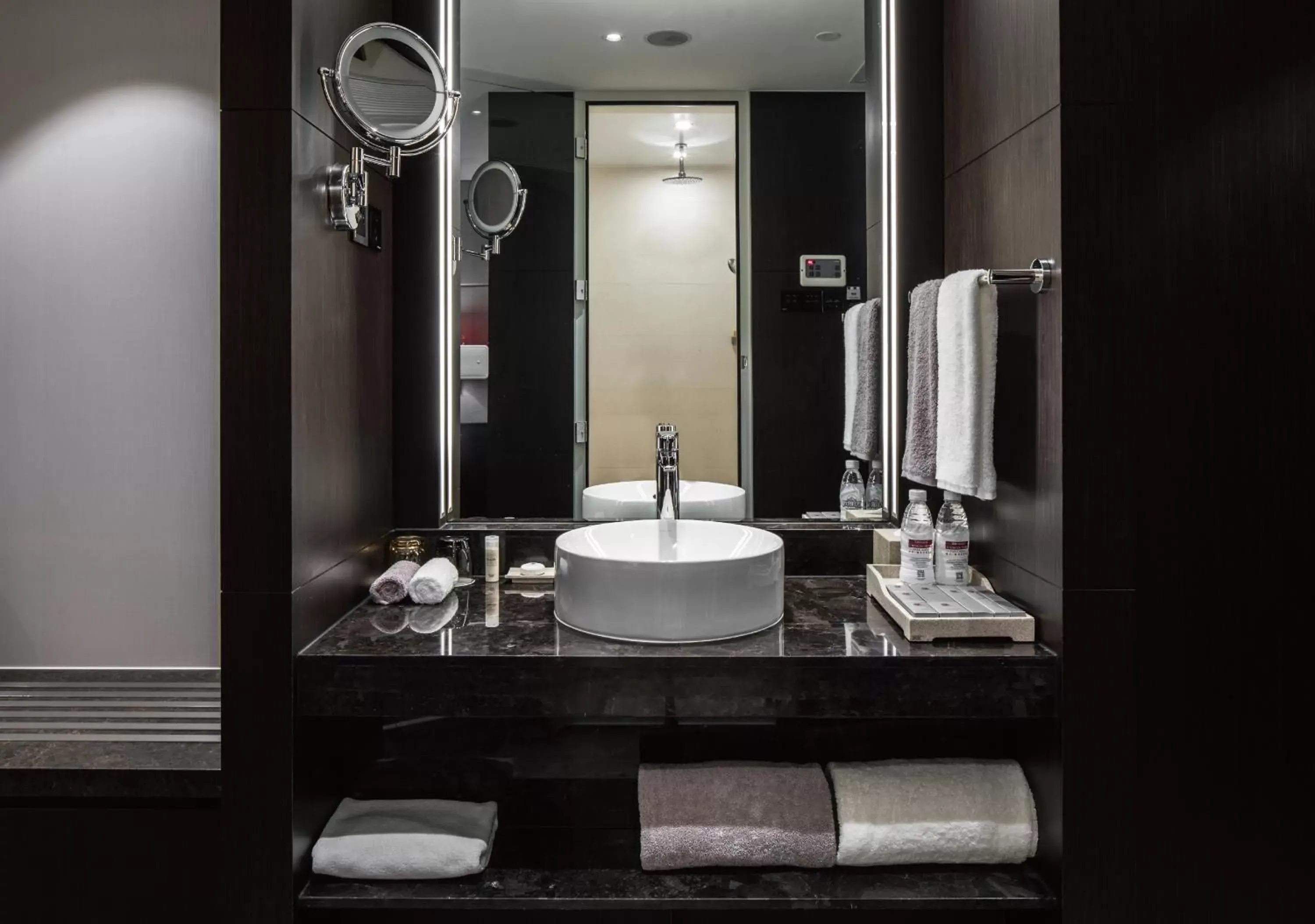 Bathroom in Rhombus Park Aura Chengdu Hotel