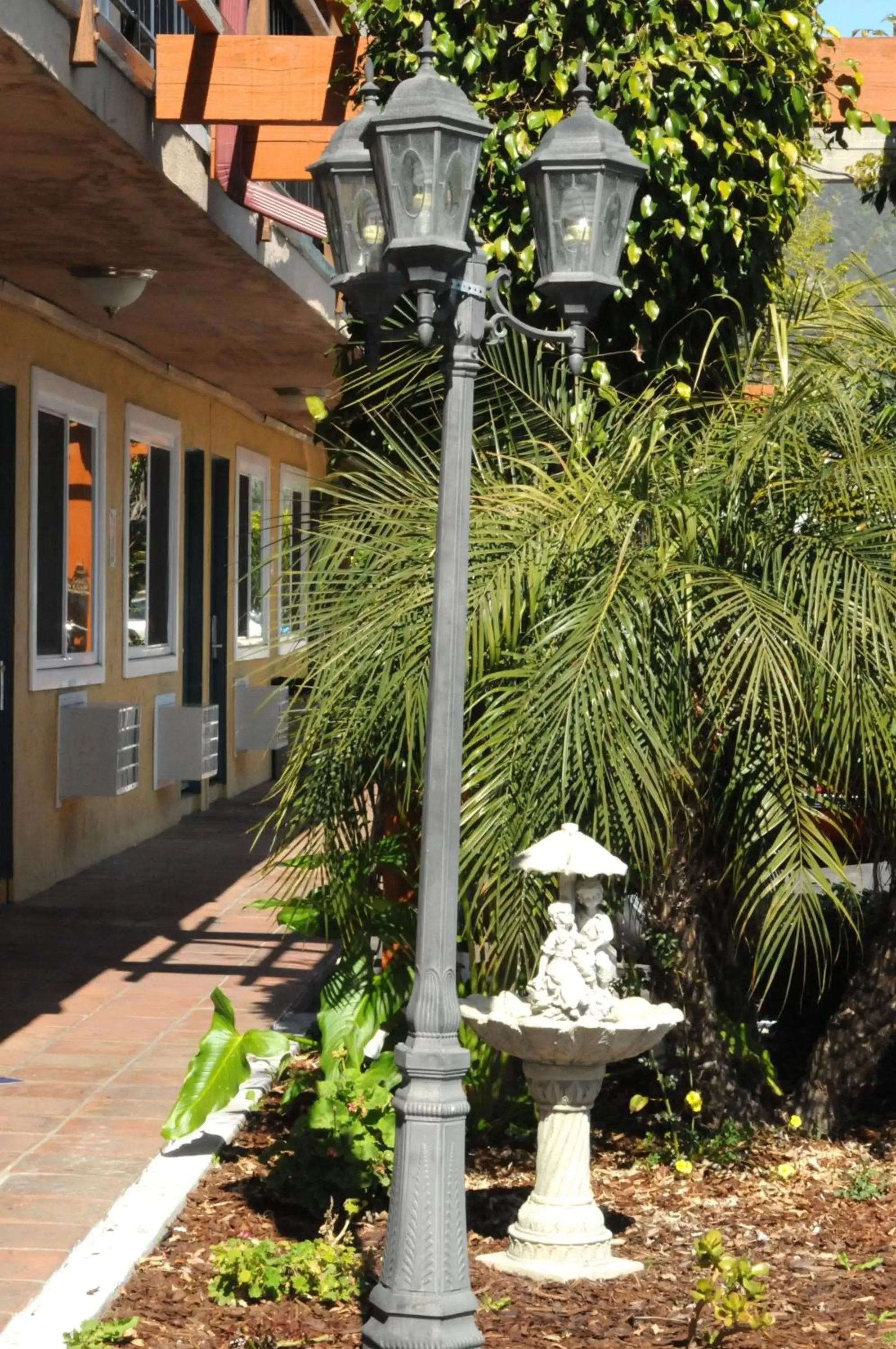 Decorative detail in Sandyland Reef Inn