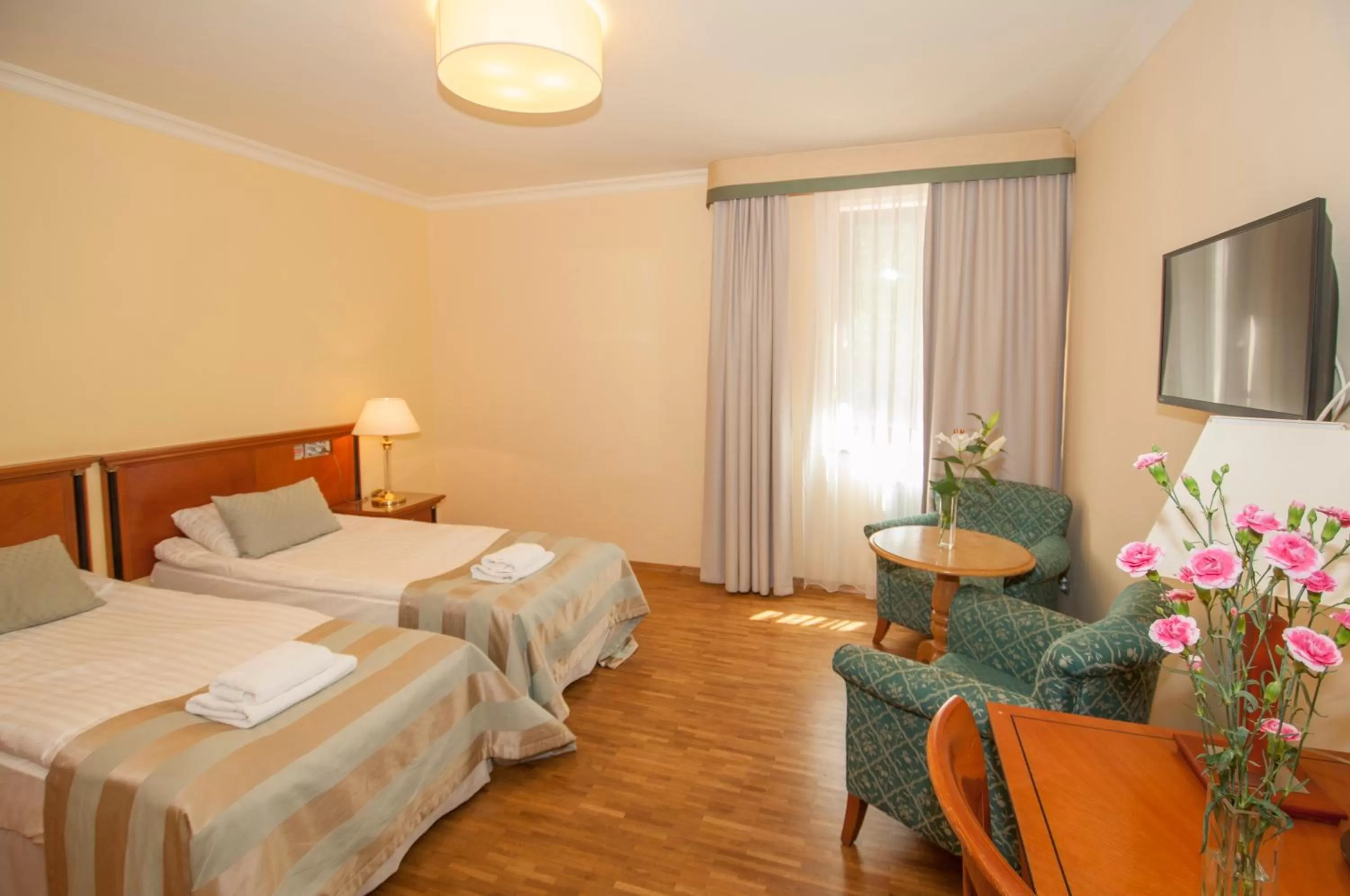 Bed in Hotel Mir-Jan SPA