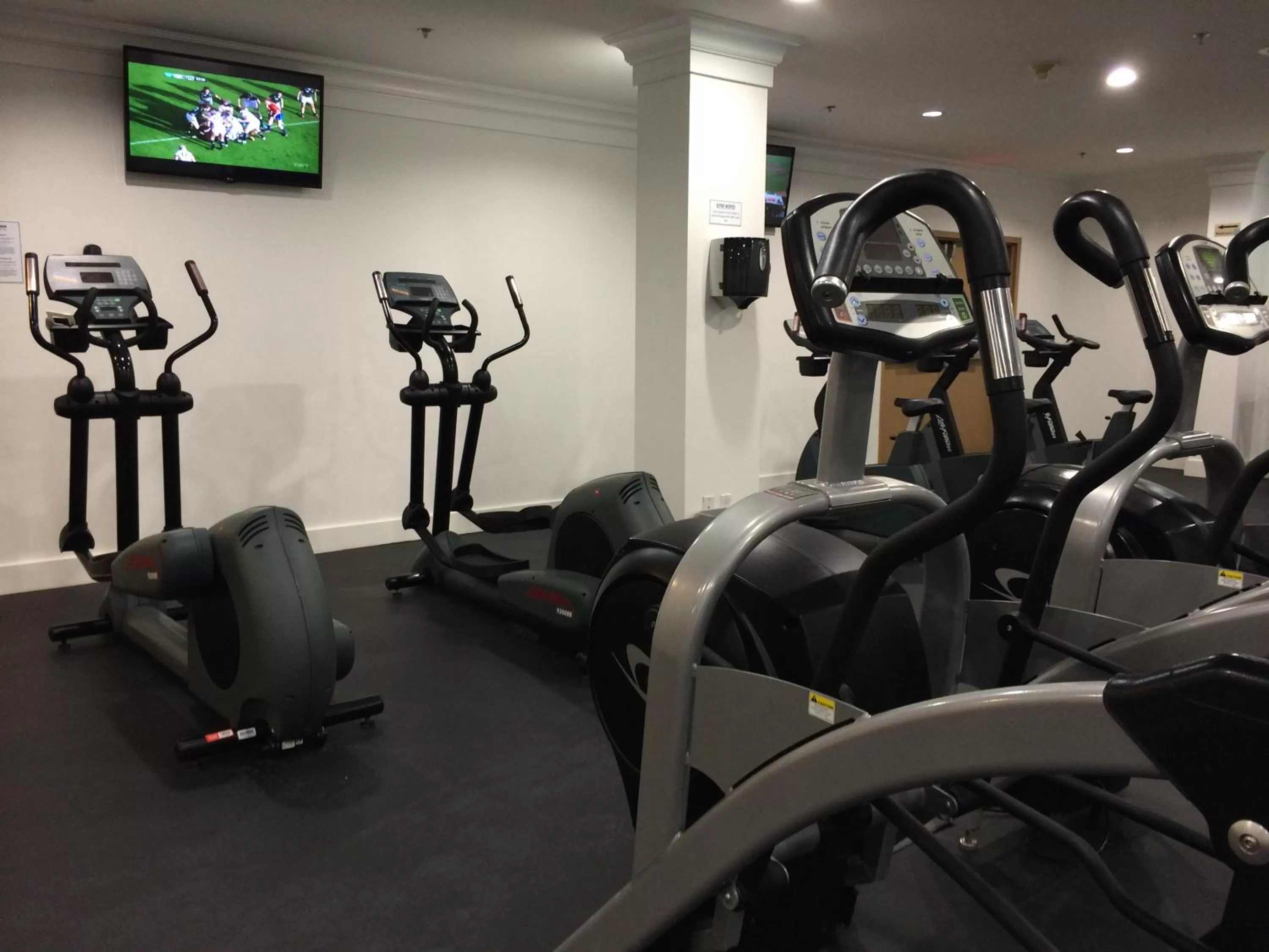 Fitness centre/facilities in Century Plaza Hotel