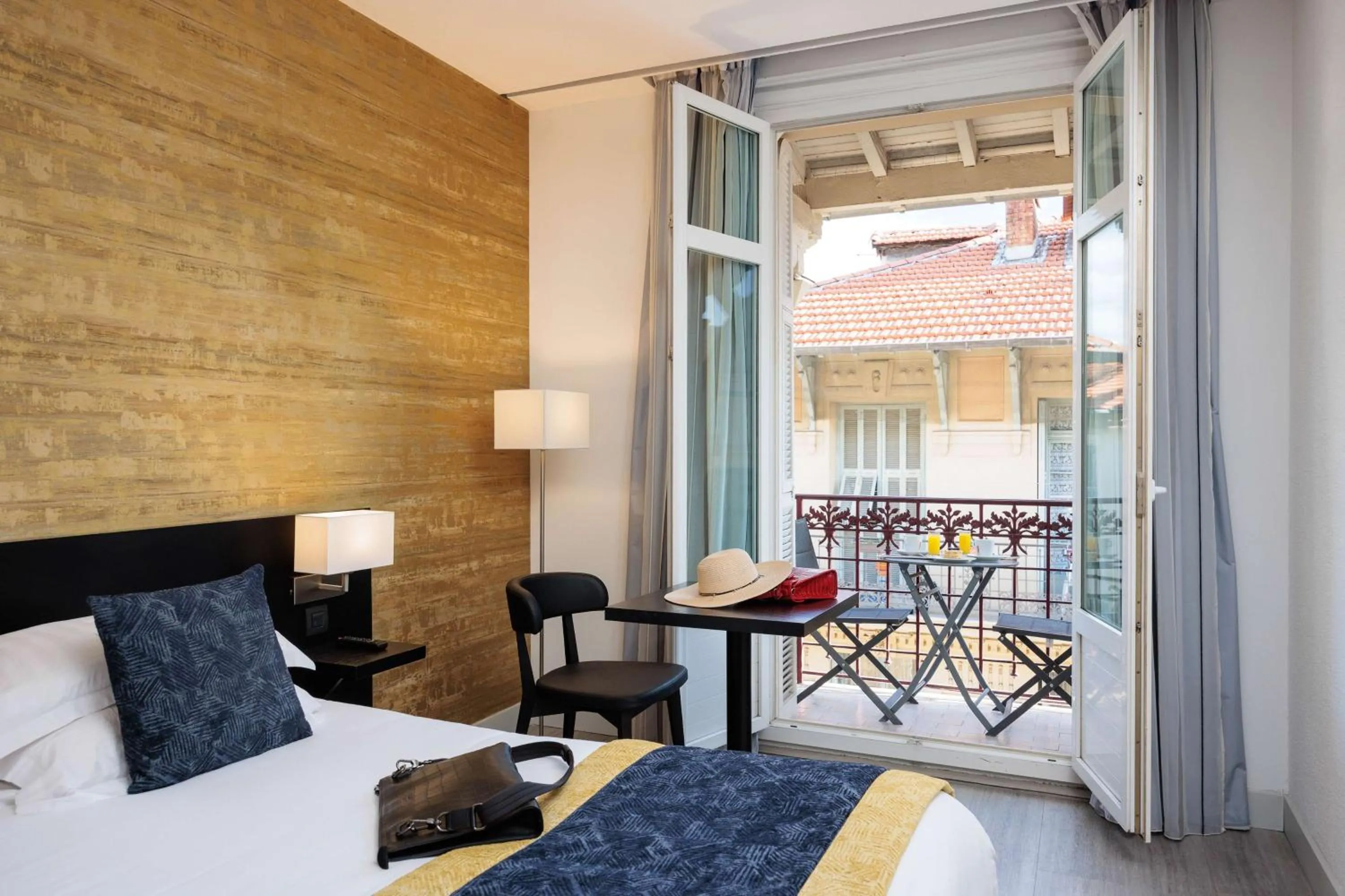 Bedroom, Bed in Best Western Plus Hôtel Massena Nice