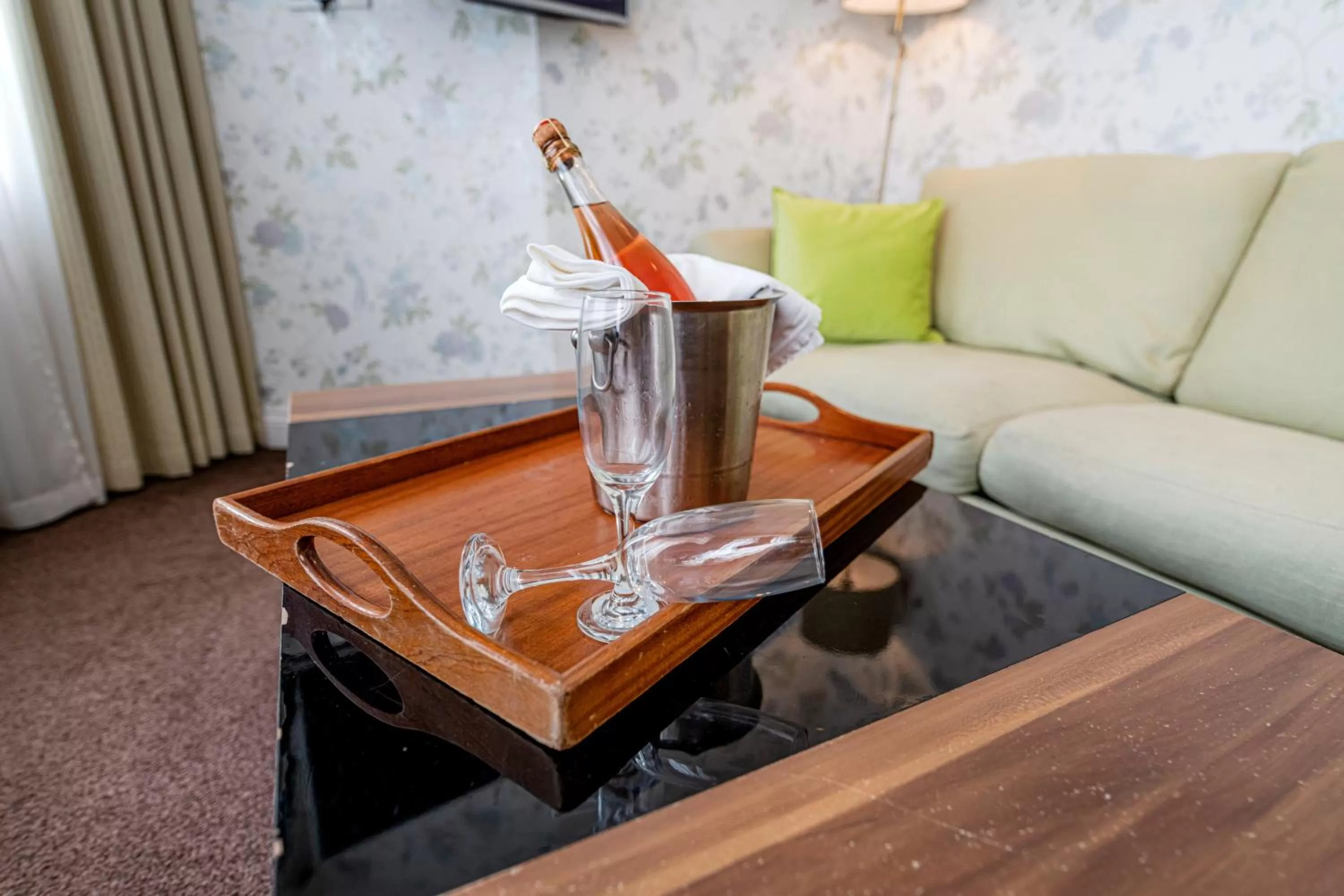 Seating area in Ashburn Hotel