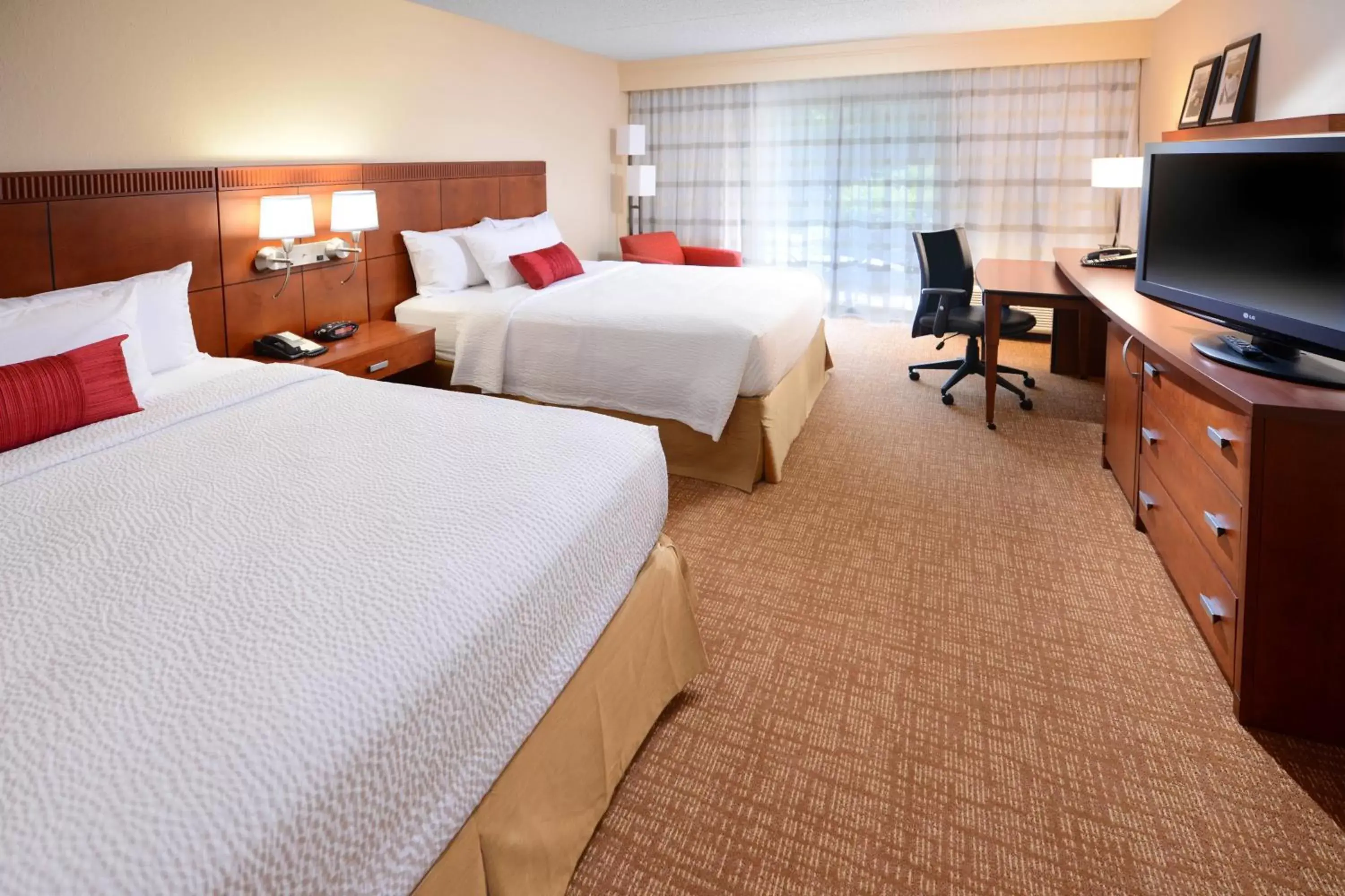 Photo of the whole room, Bed in Courtyard Dallas Las Colinas