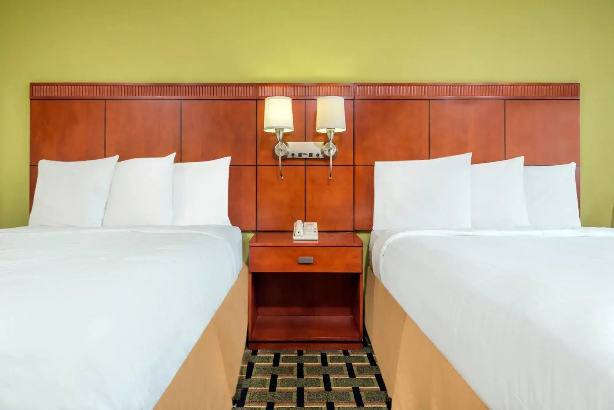 Other, Bed in Days Inn by Wyndham Knoxville East