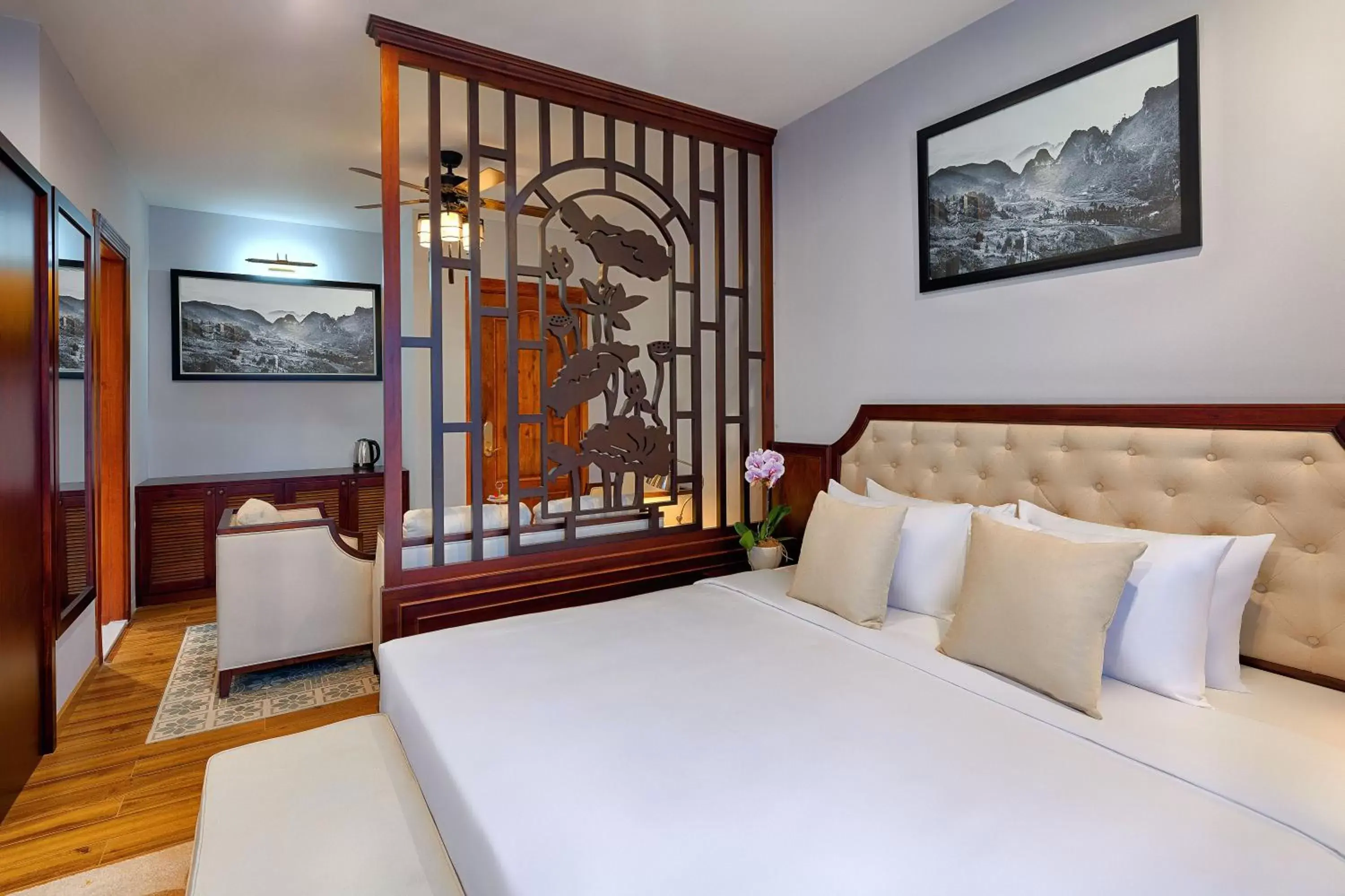 Bed in Happy Life Grand Hotel & Sky Bar