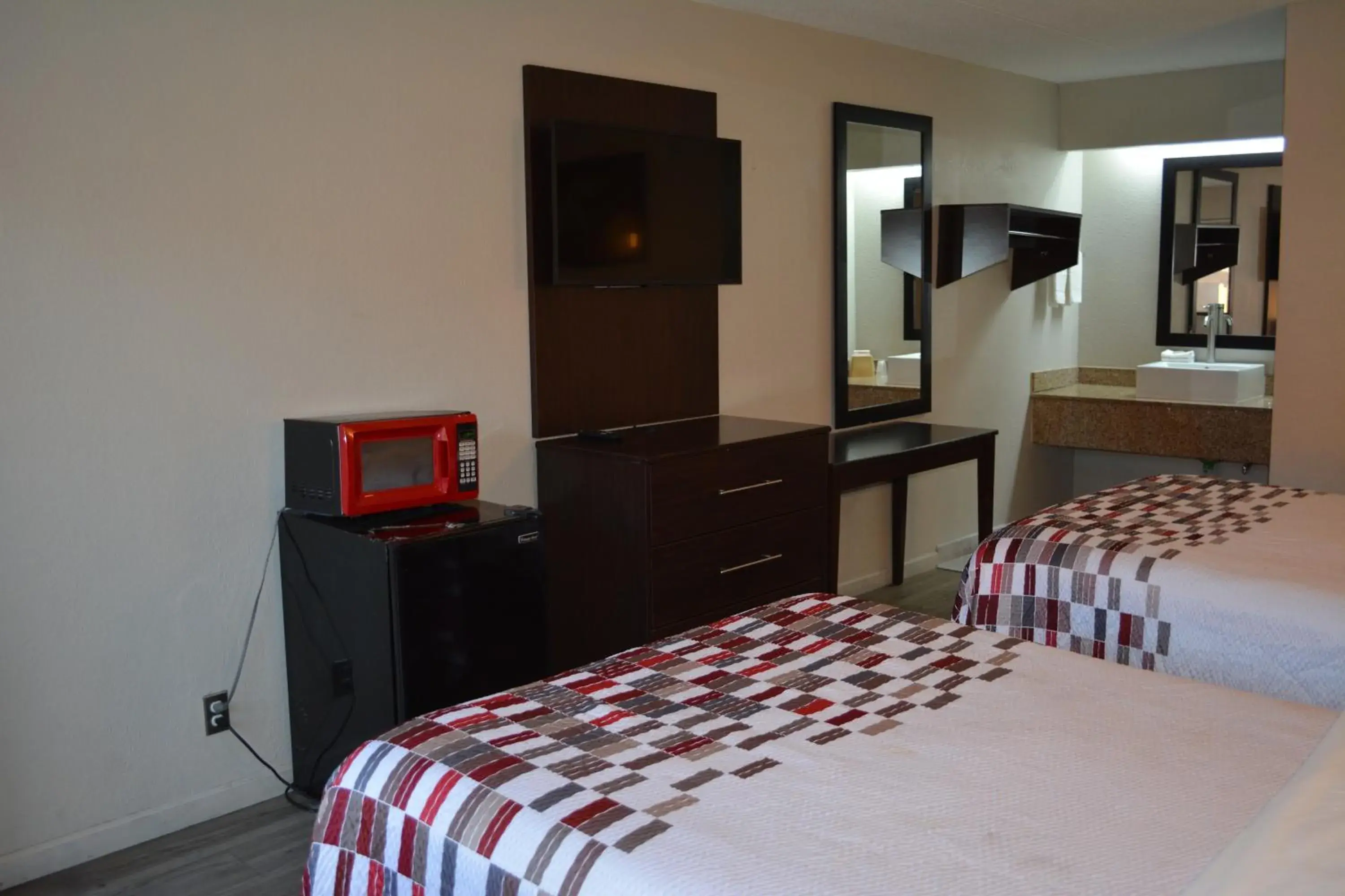 Bed in Red Roof Inn Jackson North – Ridgeland