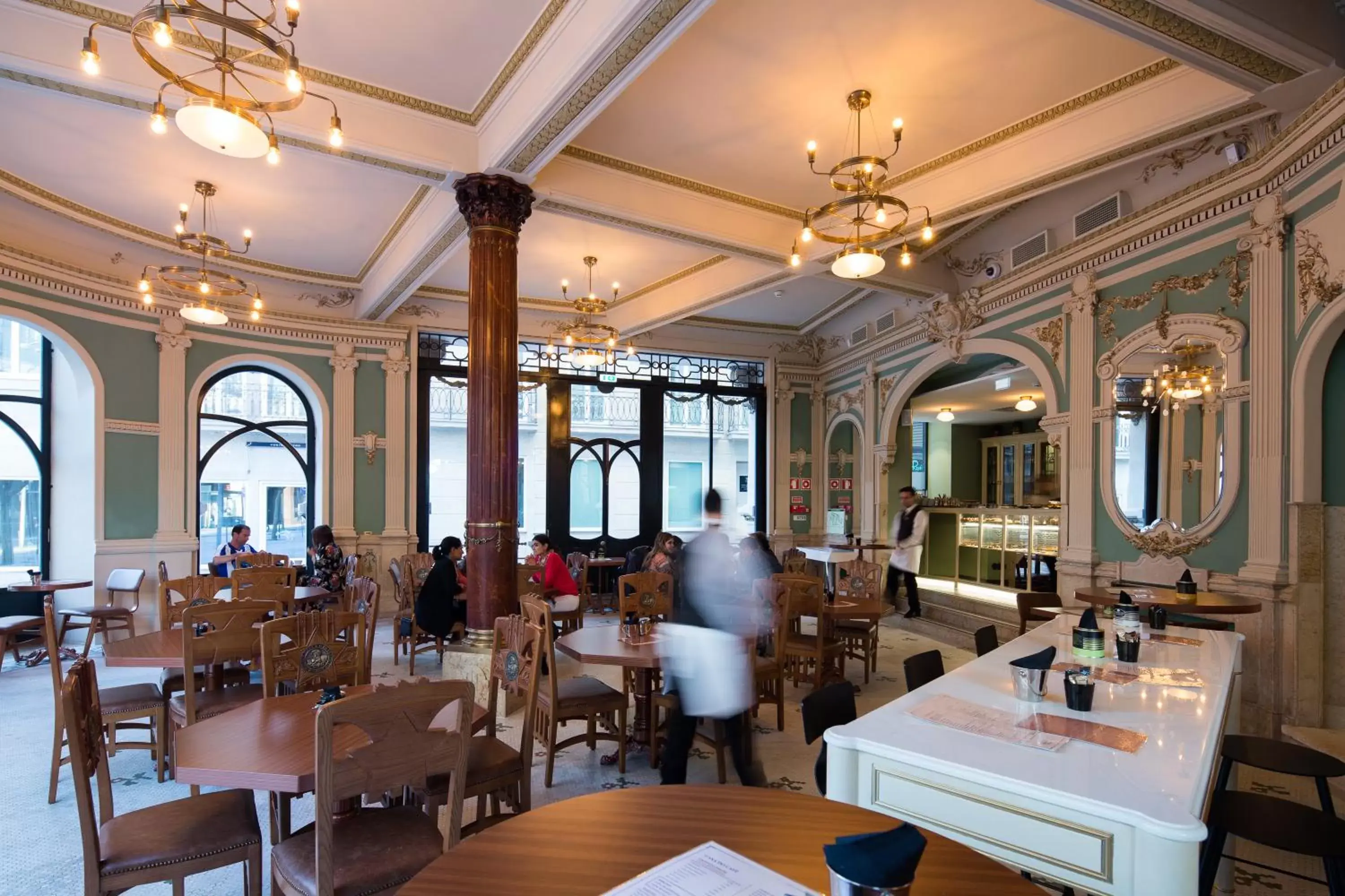 Lounge or bar, Restaurant/Places to Eat in Pestana Porto - A Brasileira, City Center & Heritage Building