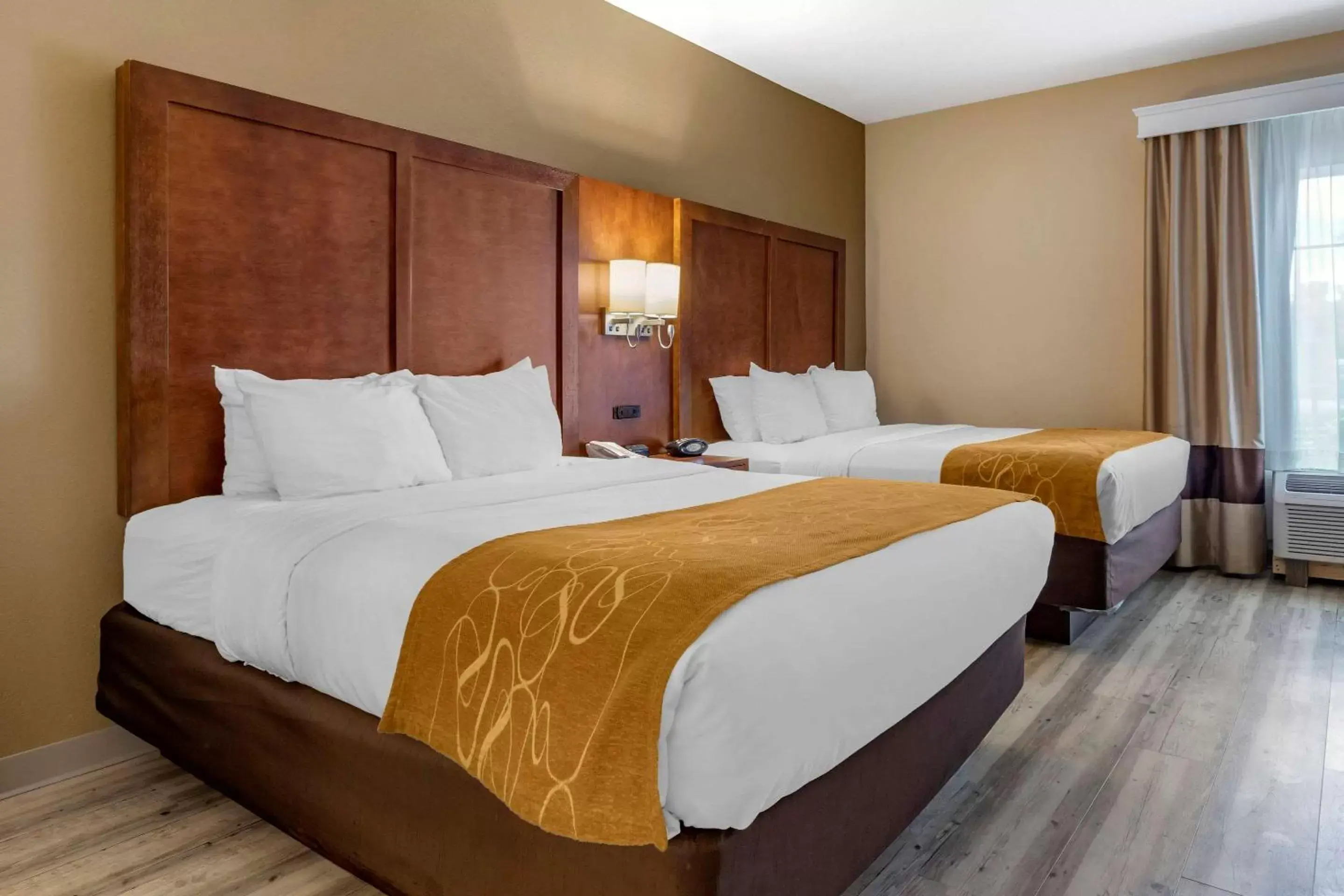 Bedroom, Bed in Comfort Suites Myrtle Beach Central
