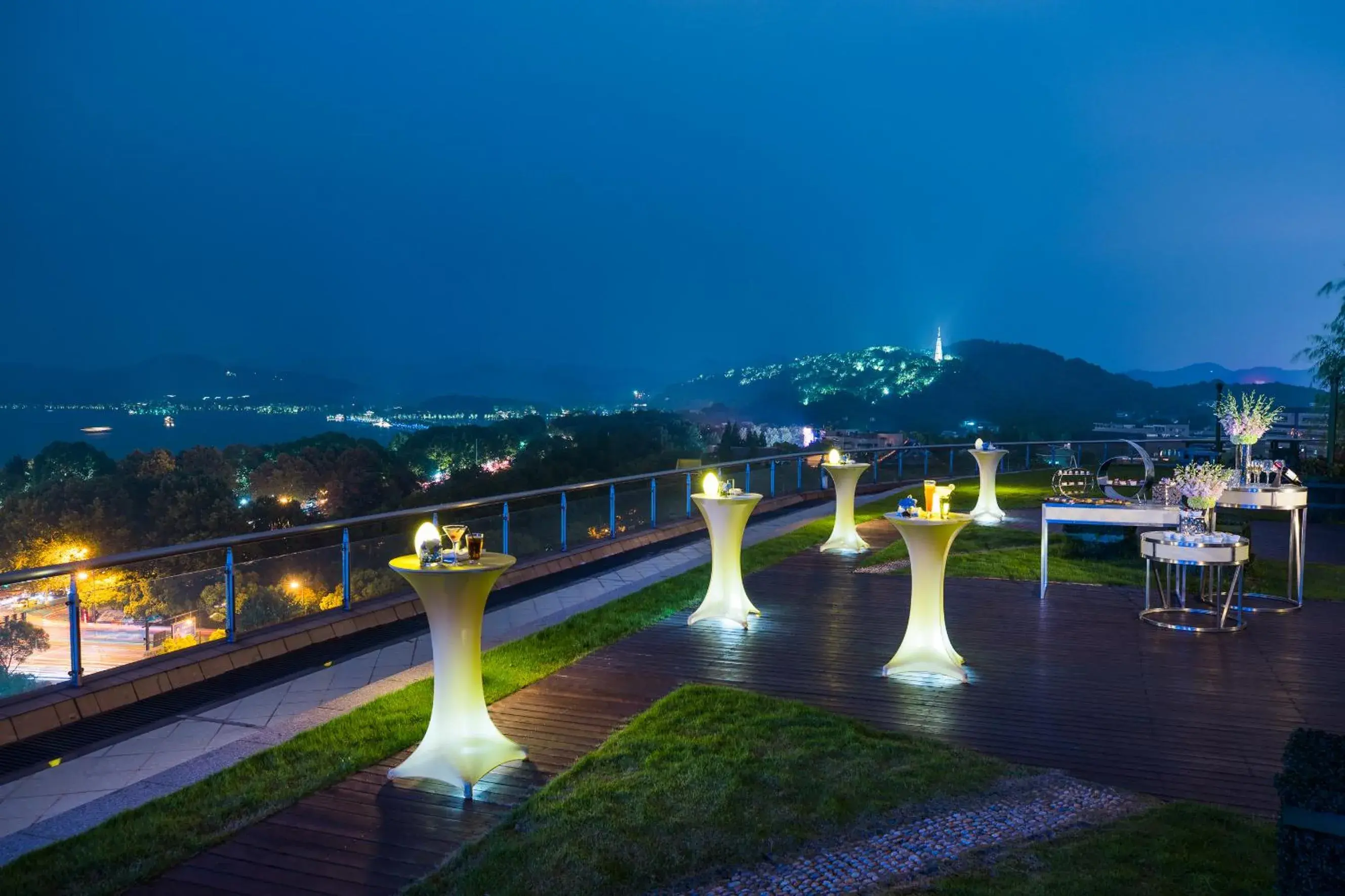 Garden in Wyndham Grand Plaza Royale Hangzhou