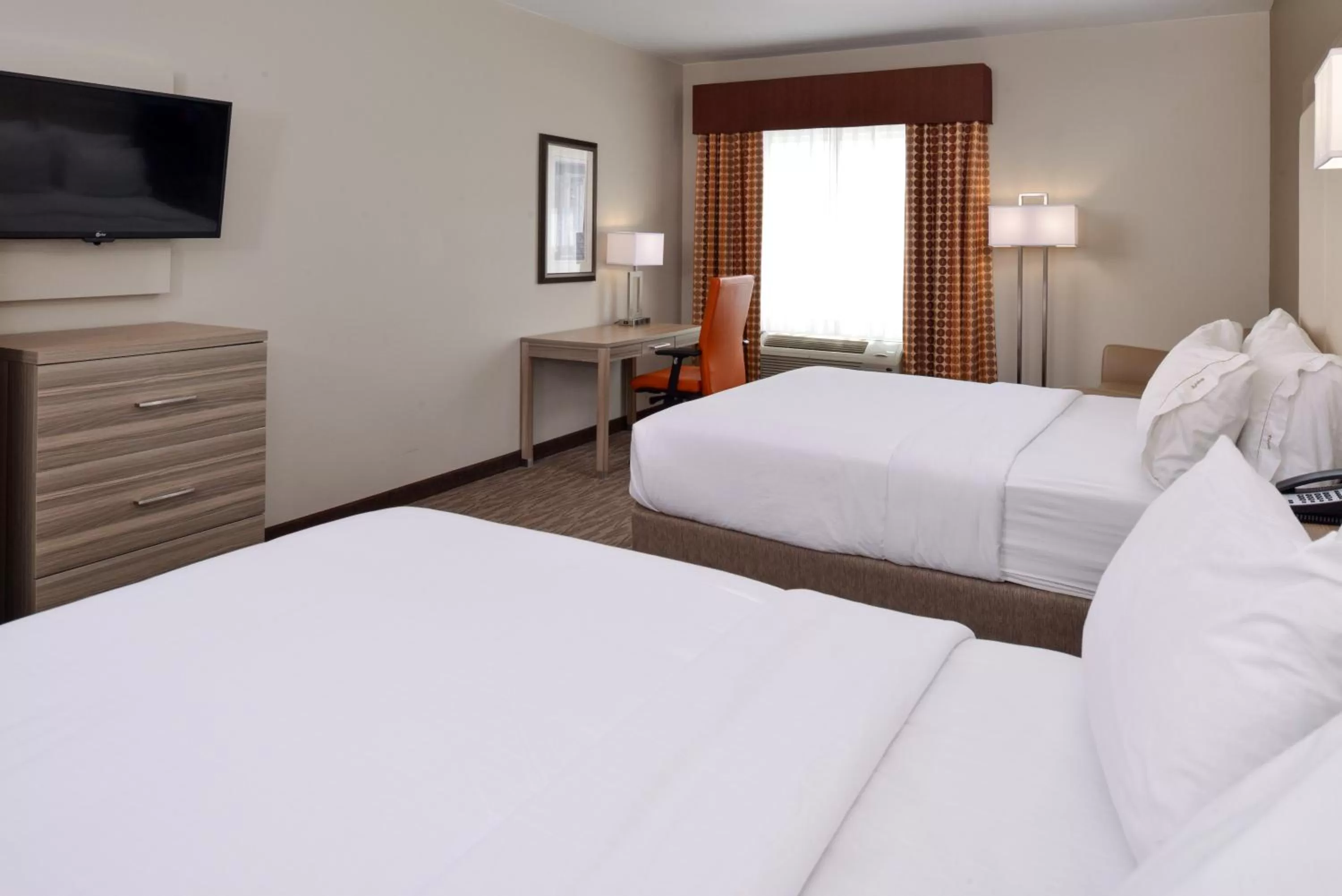 Photo of the whole room, Bed in Holiday Inn Express & Suites Williams by IHG