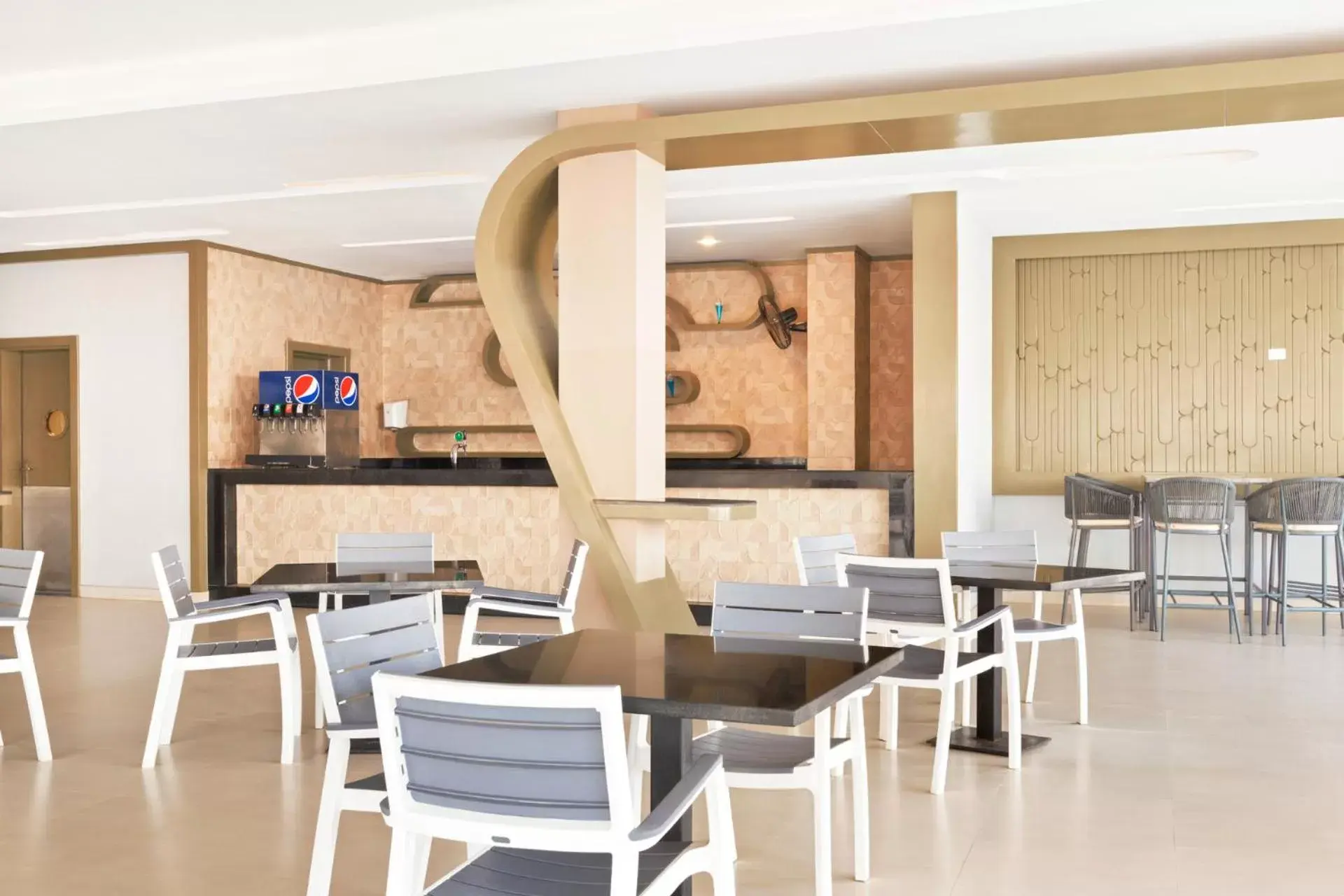 Lounge or bar, Restaurant/Places to Eat in Pickalbatros Aqua Park Resort - Hurghada