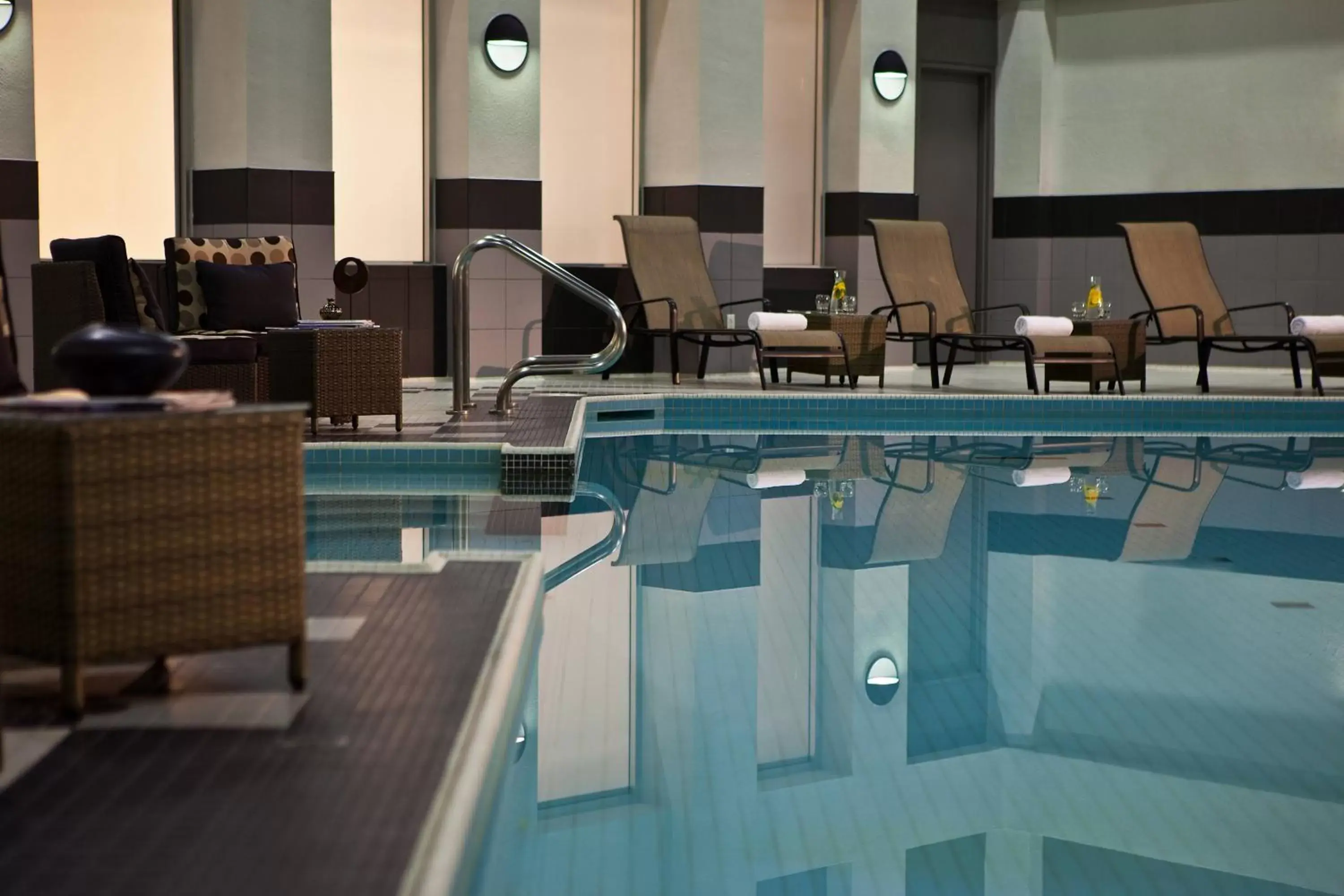 Swimming Pool in Toronto Marriott City Centre Hotel