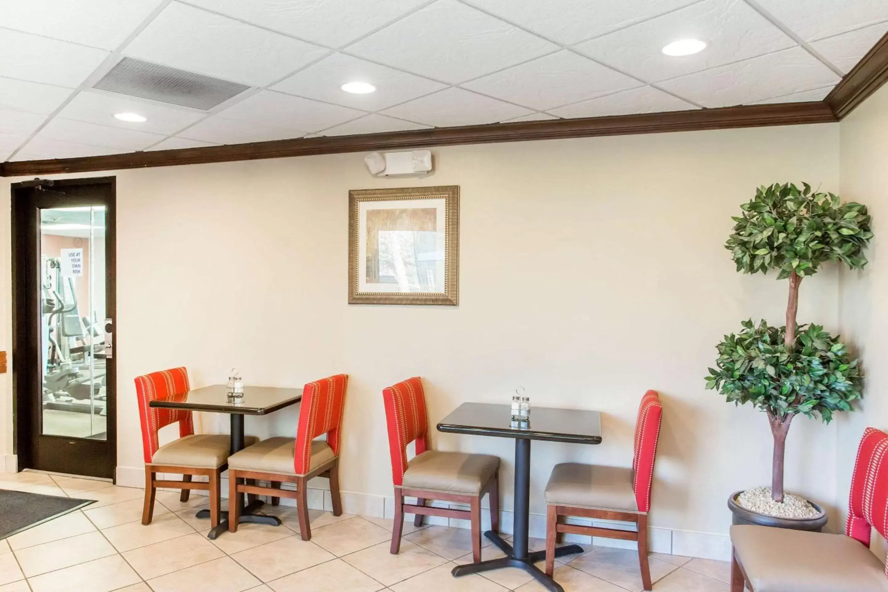 Restaurant/Places to Eat in Comfort Inn Franklin Highway 96