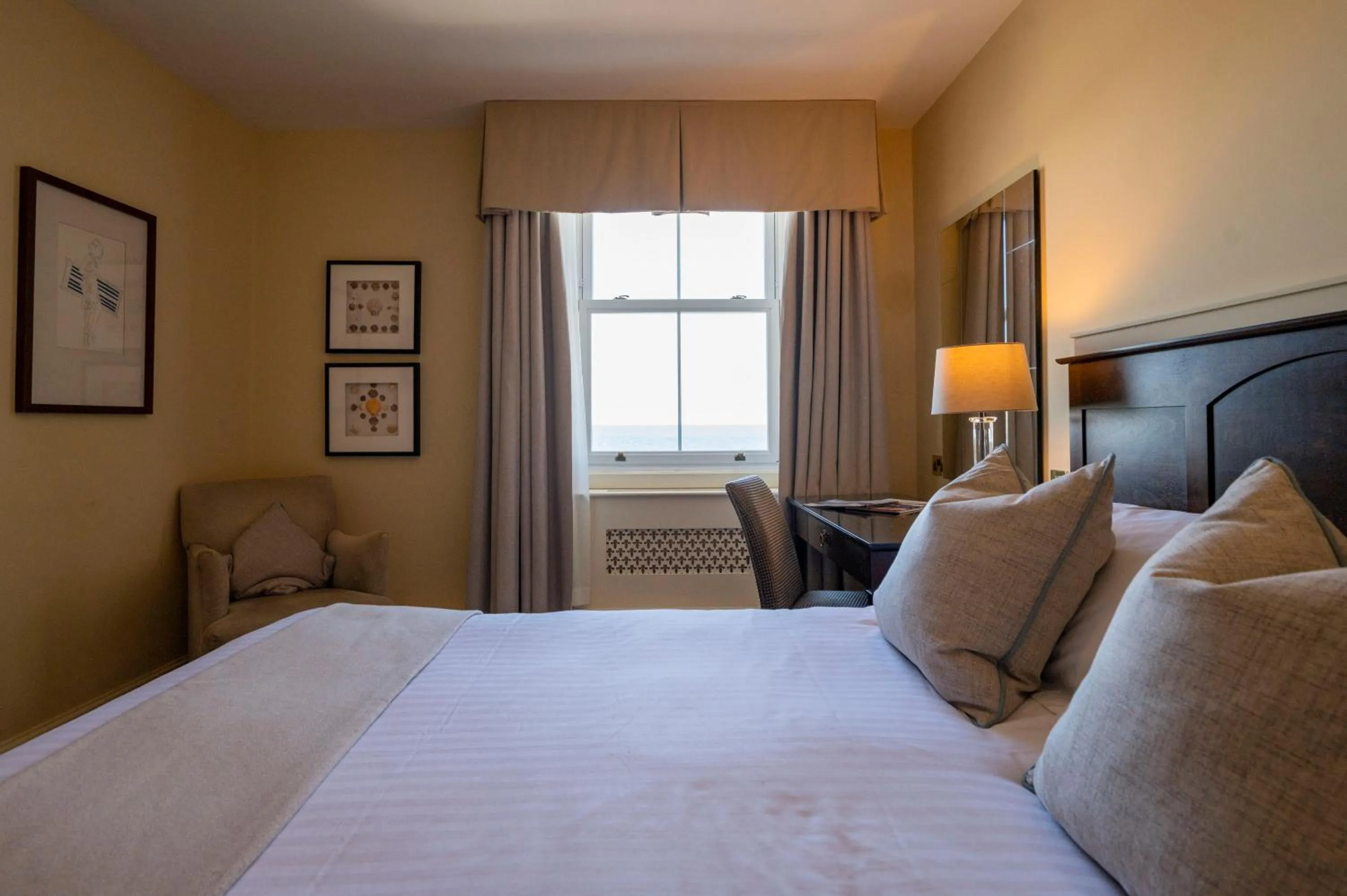 Bedroom, Bed in St George's Hotel - Llandudno