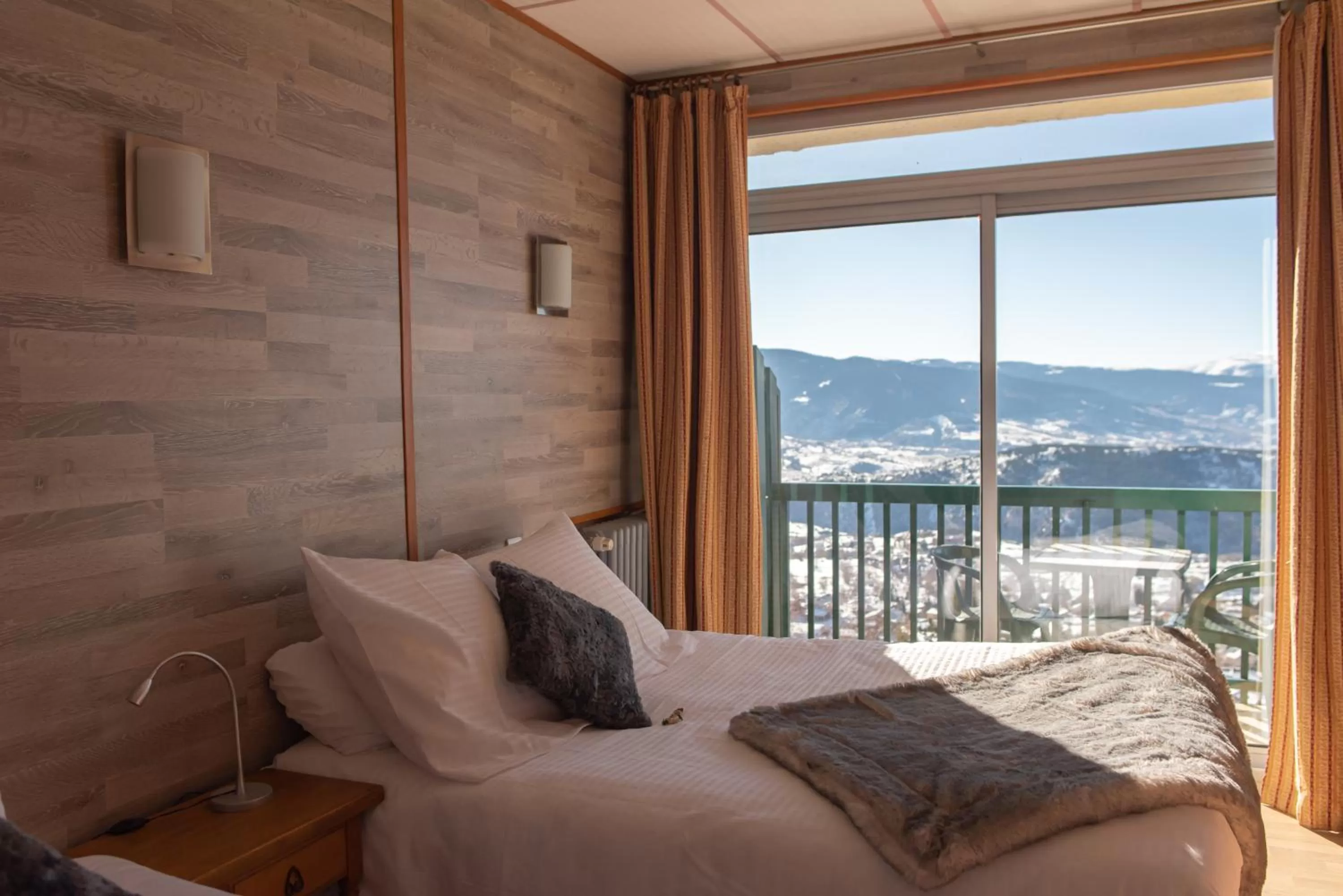 Bedroom, Mountain View in Hotel des Pyrénées
