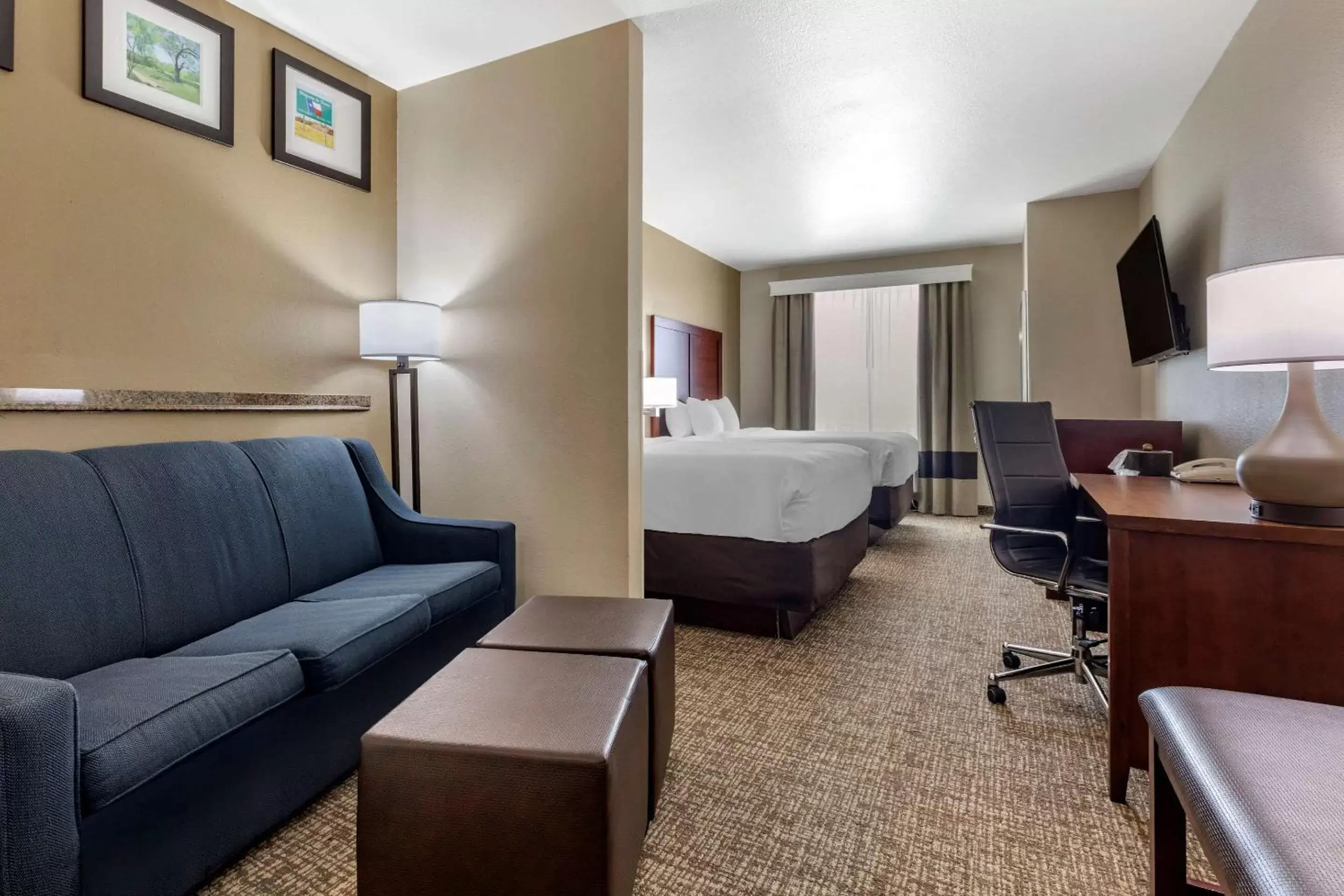 Photo of the whole room in Comfort Suites Plano - Dallas North