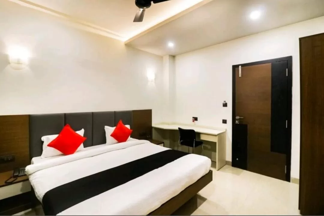 Bedroom, Bed in Hotel Nikhil Regency
