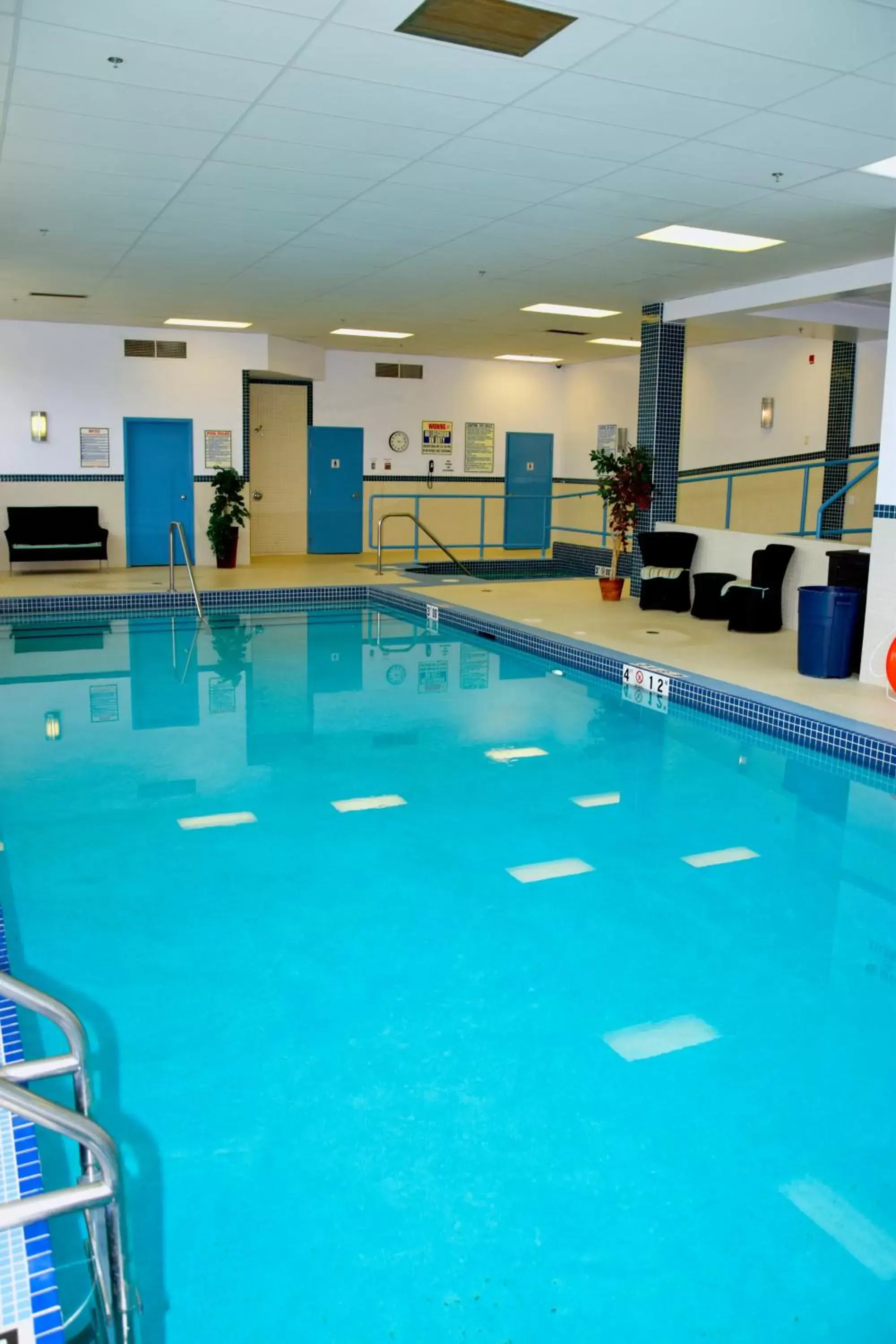 Swimming Pool in Coast Lethbridge Hotel & Conference Centre