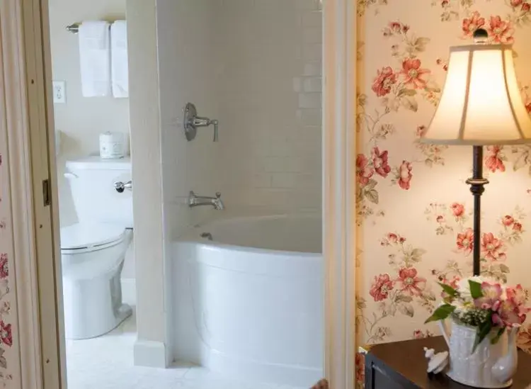 Bathroom in The Foxglove Inn