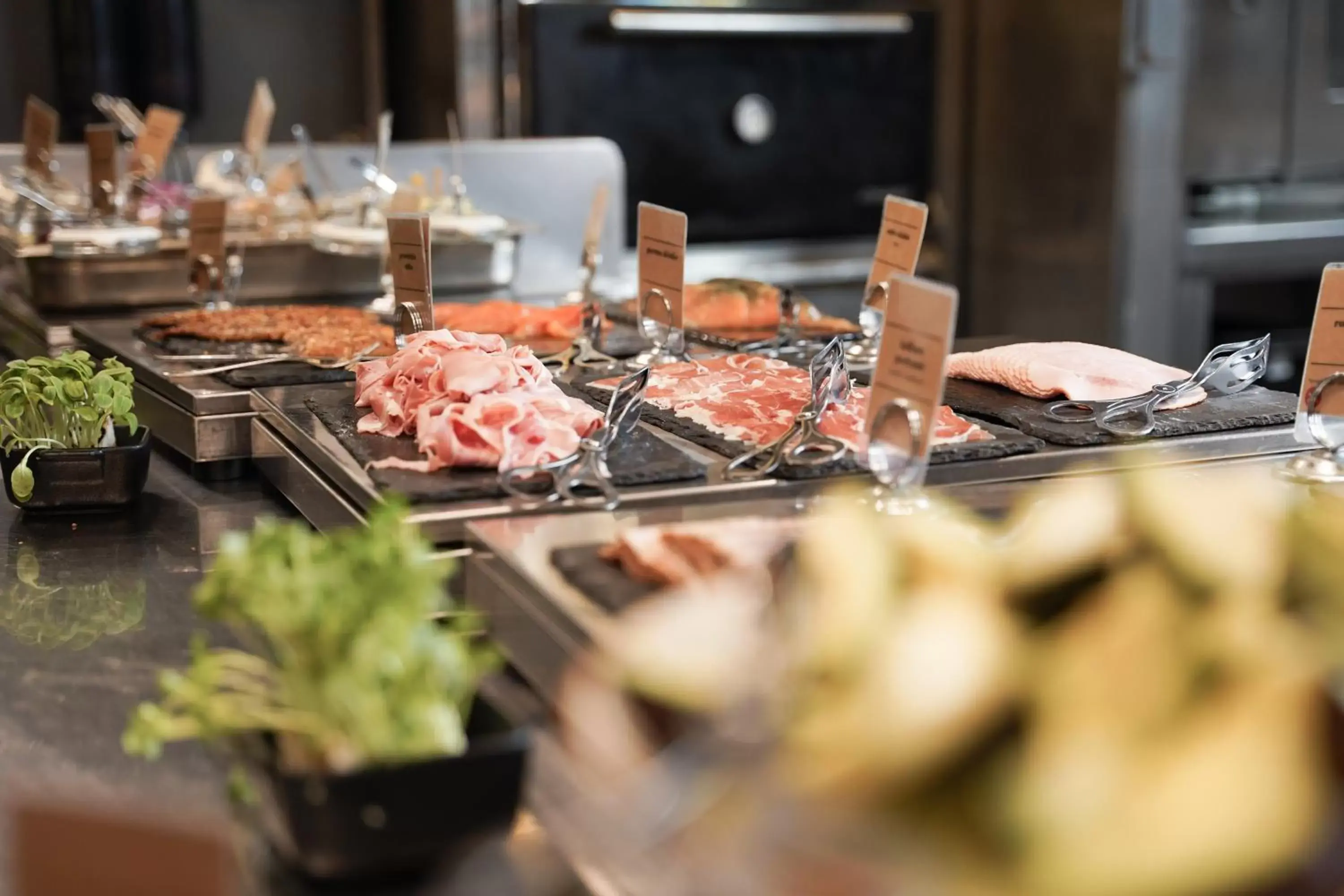 Restaurant/places to eat in Home Hotel Folketeateret Restaurant/places to eat in Home Hotel Folketeateret