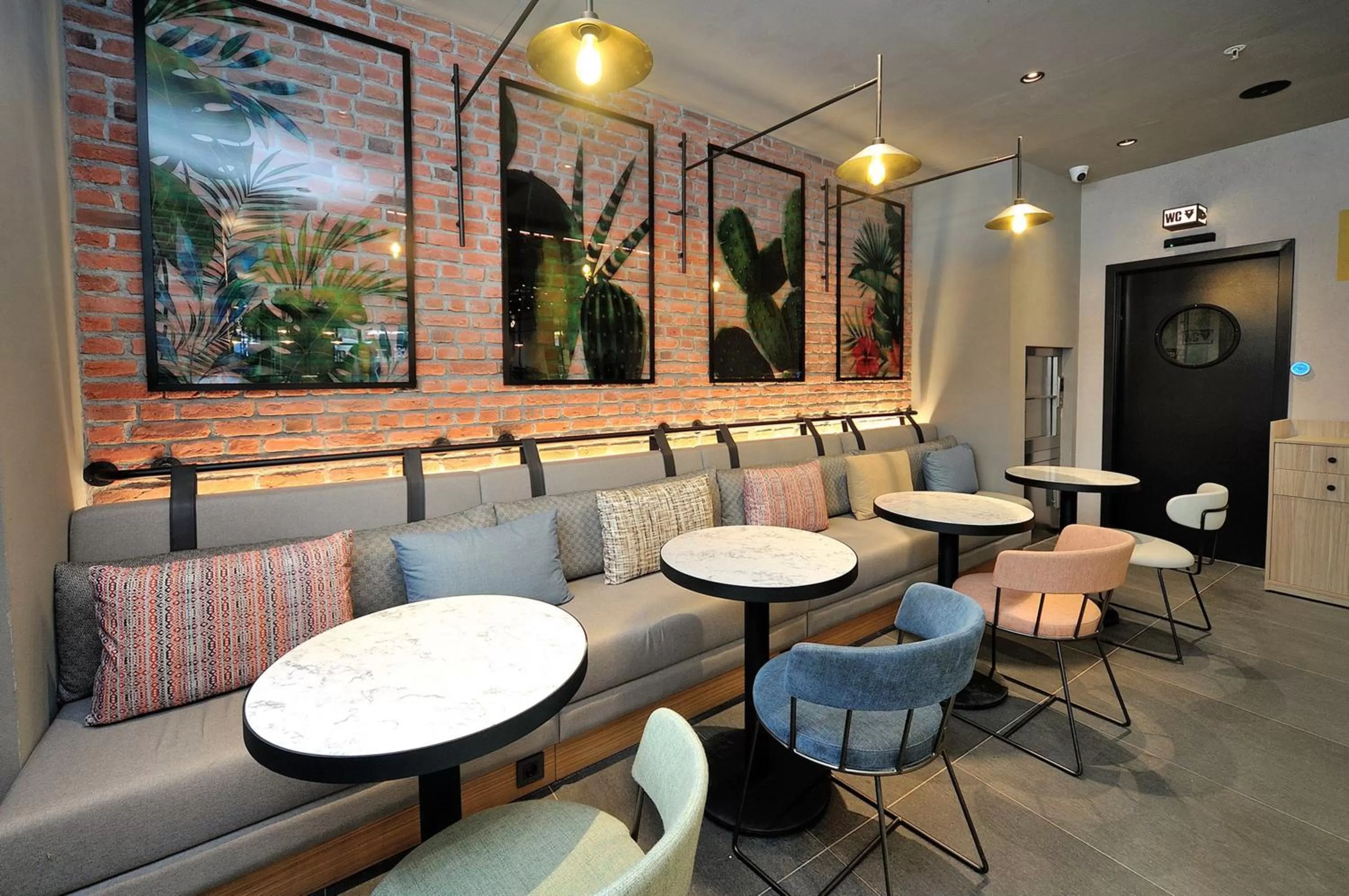 Restaurant/places to eat in Stayso by Cloud7 Hotels