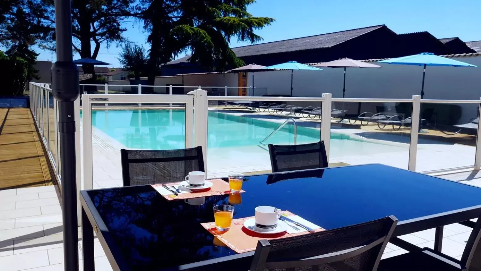 Pool view, Swimming Pool in Citotel Hôtel Le Capricorne