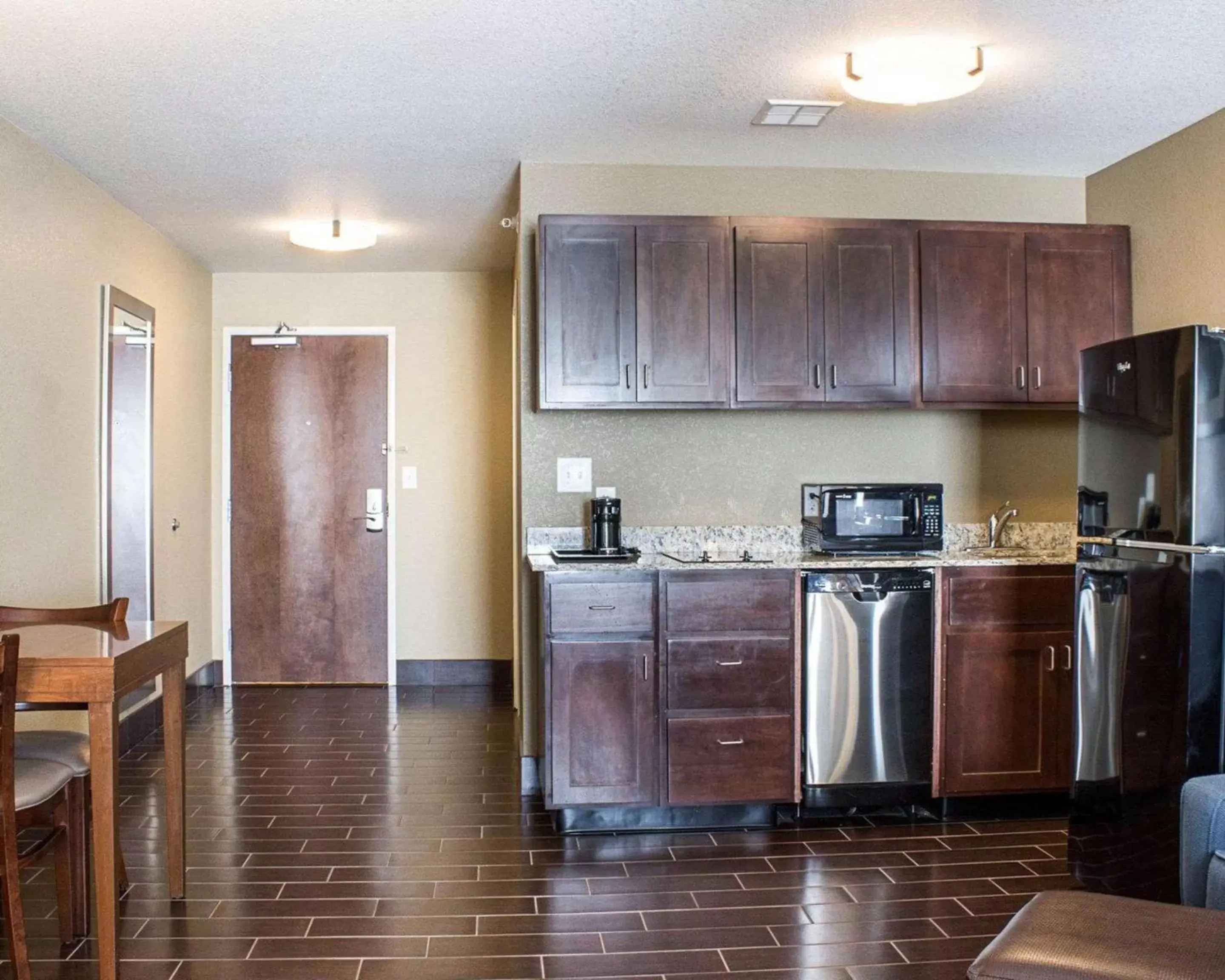 Photo of the whole room, Kitchen/Kitchenette in Comfort Suites Minot