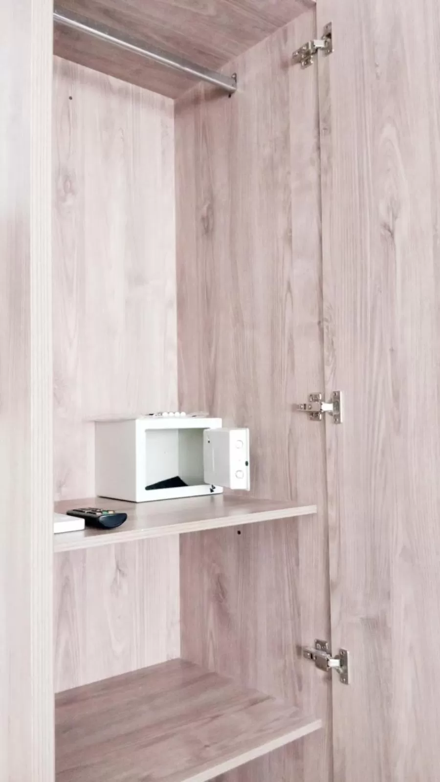 wardrobe, Bathroom in Aw Hotel Pasarela Real