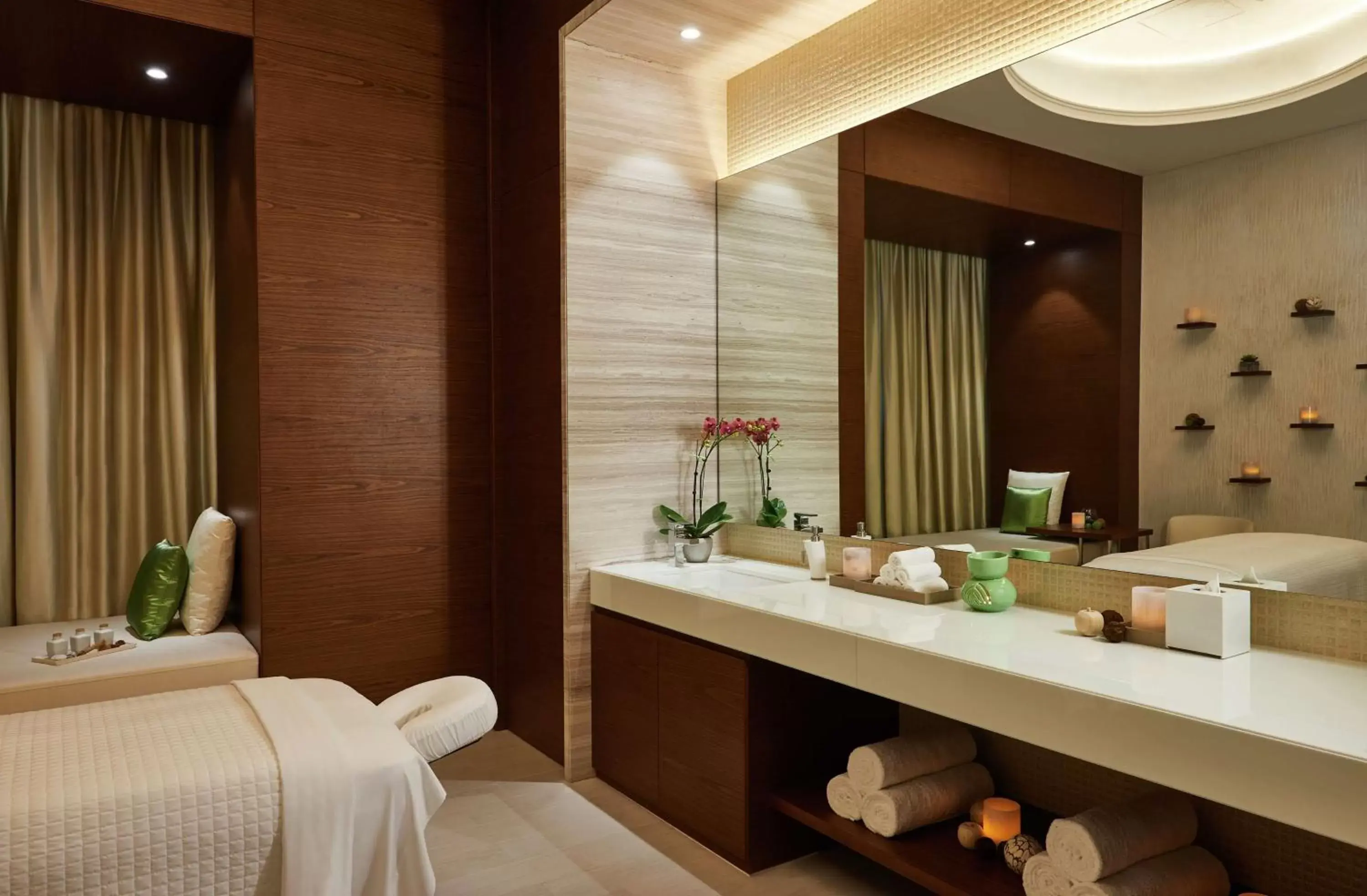 Spa and wellness centre/facilities, Bathroom in Hilton Dubai Al Habtoor City
