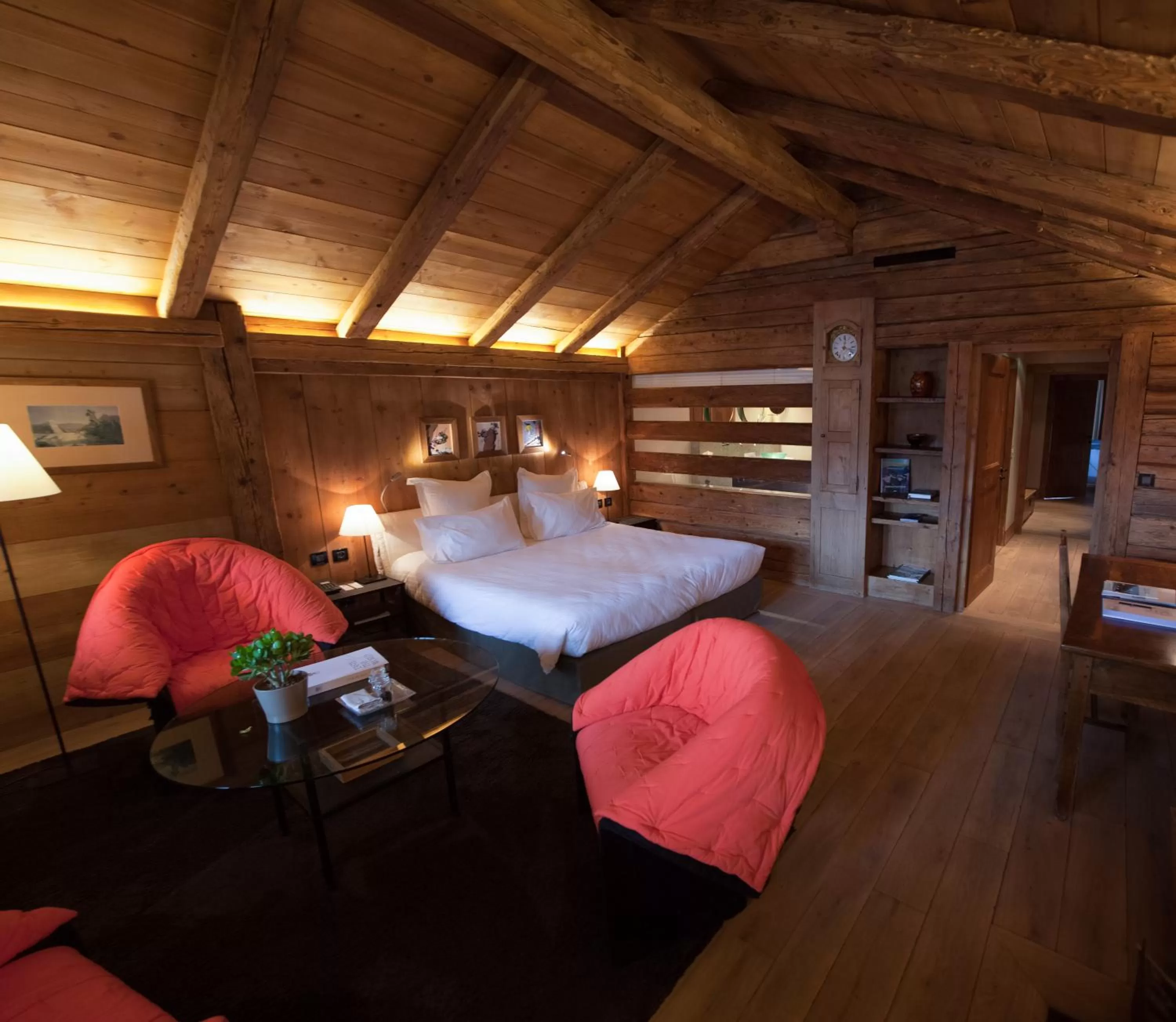Photo of the whole room, Bed in Le Hameau Albert 1er - Relais & Châteaux