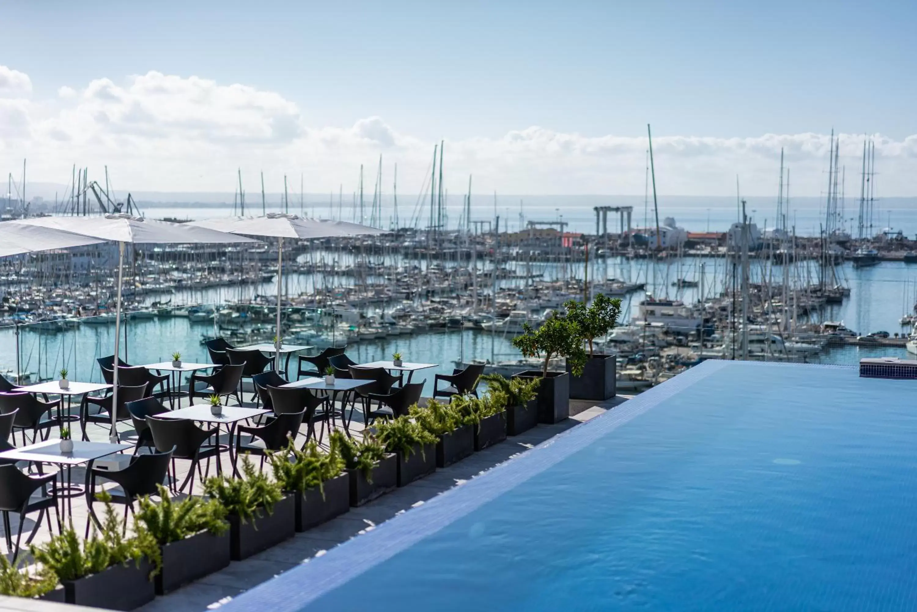 Swimming pool in Hotel Mirador