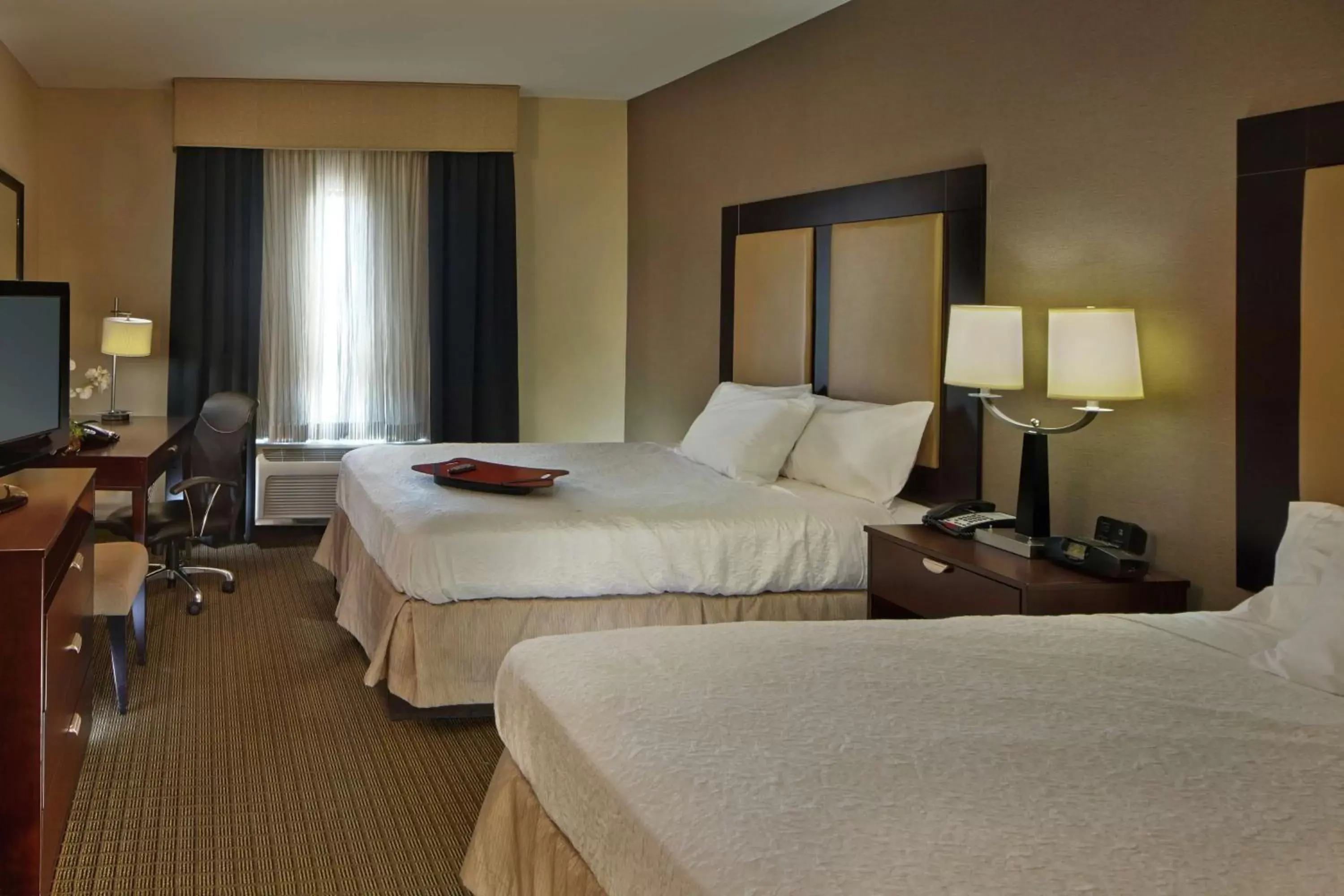 Bedroom, Bed in Hampton Inn & Suites Decatur