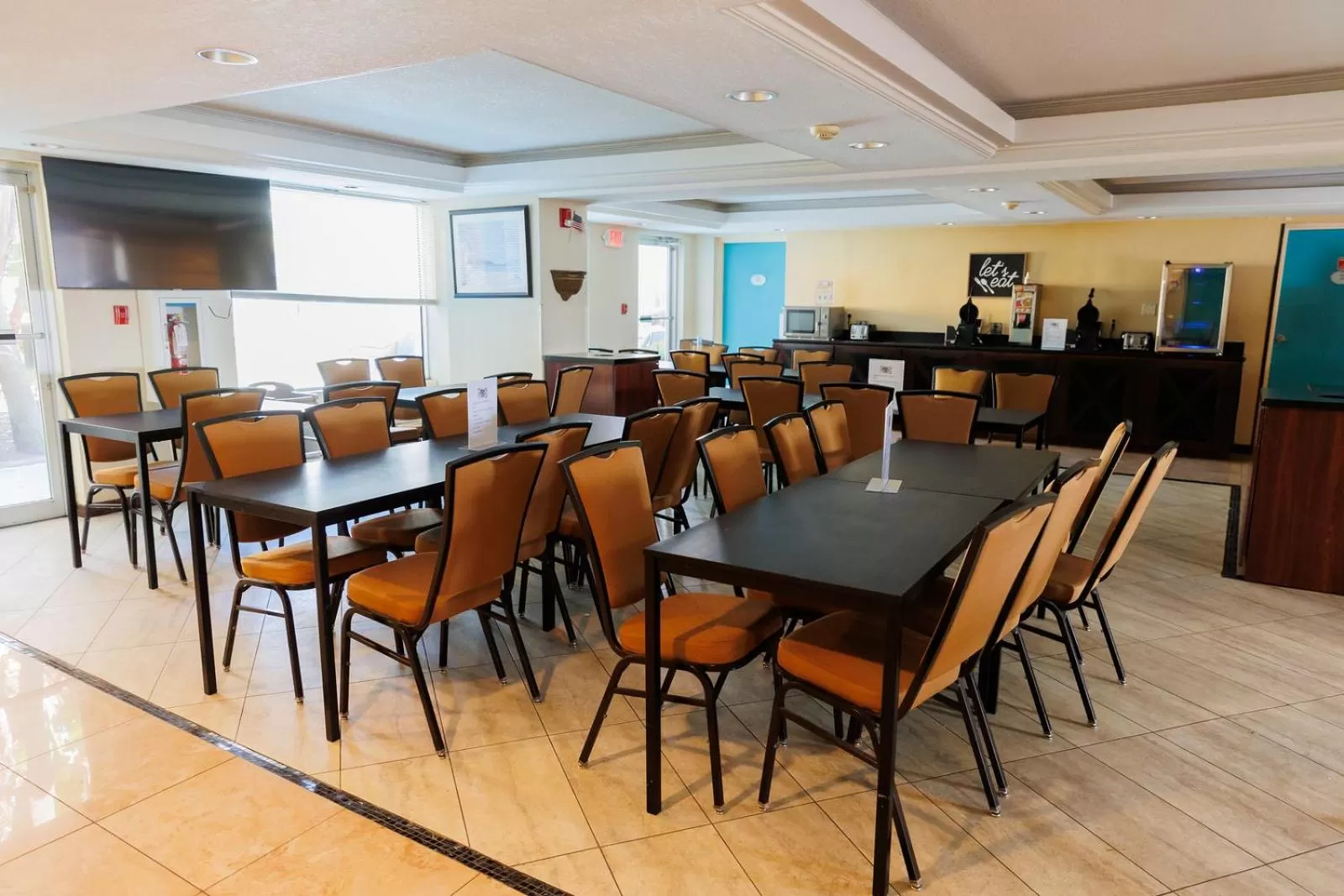 Restaurant/places to eat in Garnet Inn & Suites, Orlando