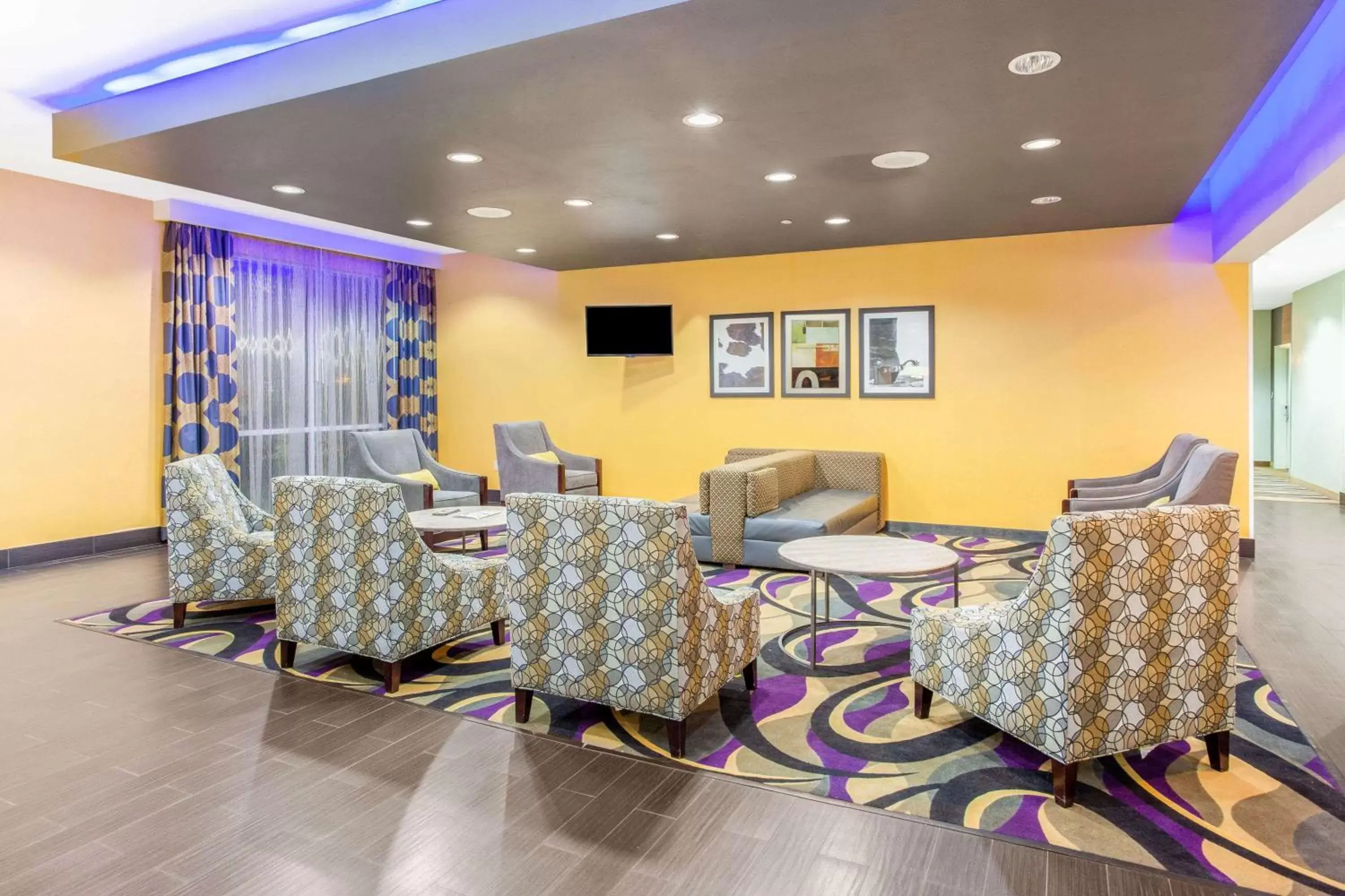Lobby or reception, Seating Area in La Quinta by Wyndham Luling