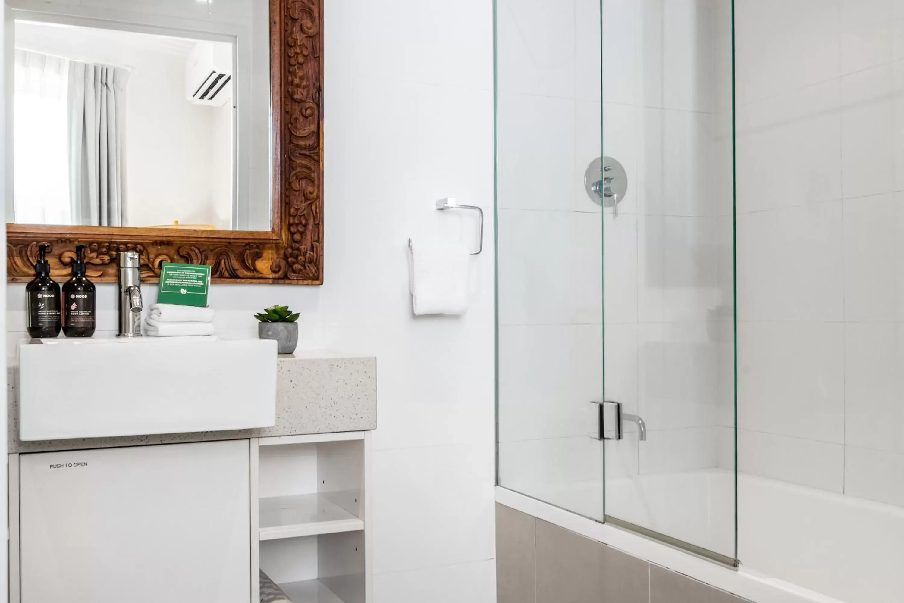 Shower, Bathroom in Byron Bay Hotel and Apartments