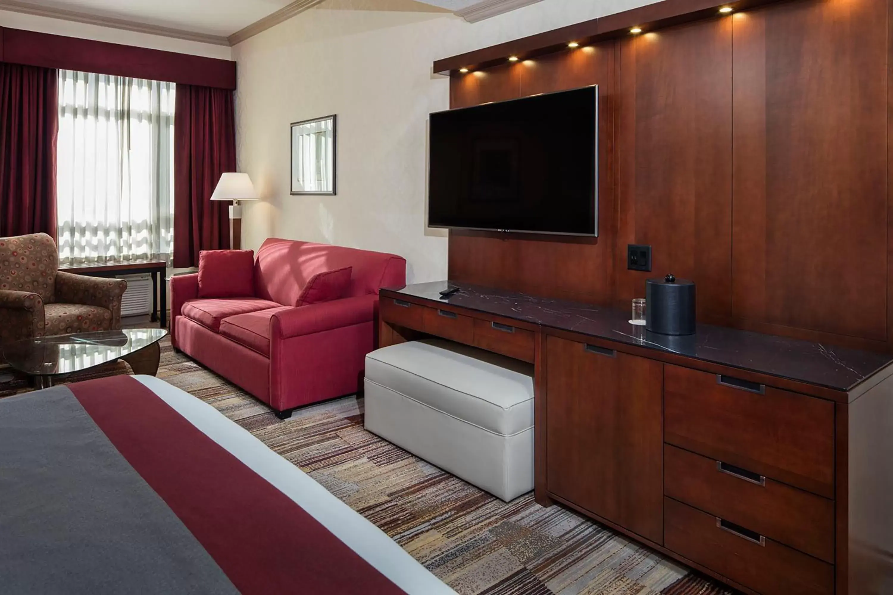 TV and multimedia, TV/Entertainment Center in Royal Canadian Lodge