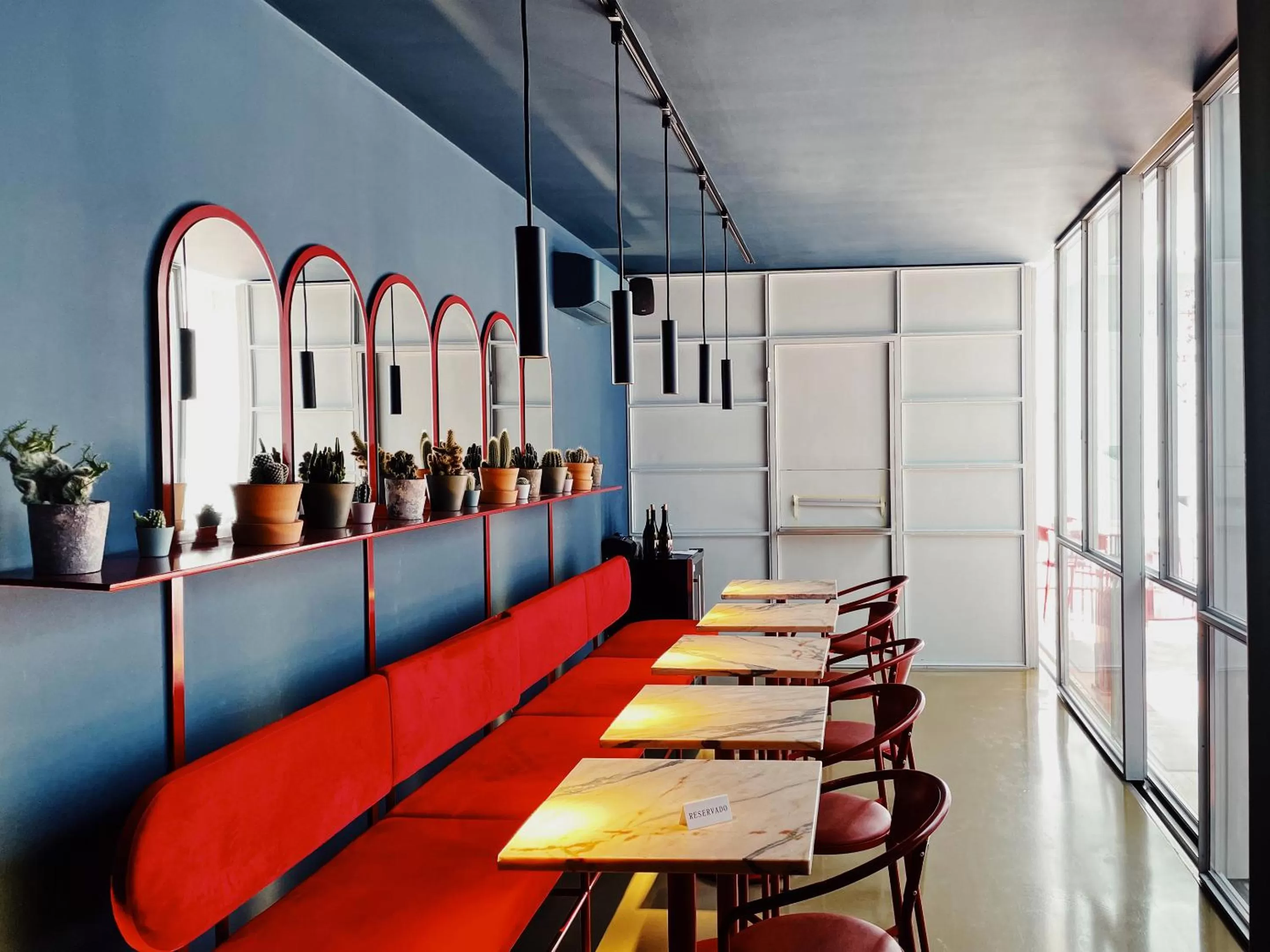 Restaurant/places to eat in Esqina Cosmopolitan Lodge