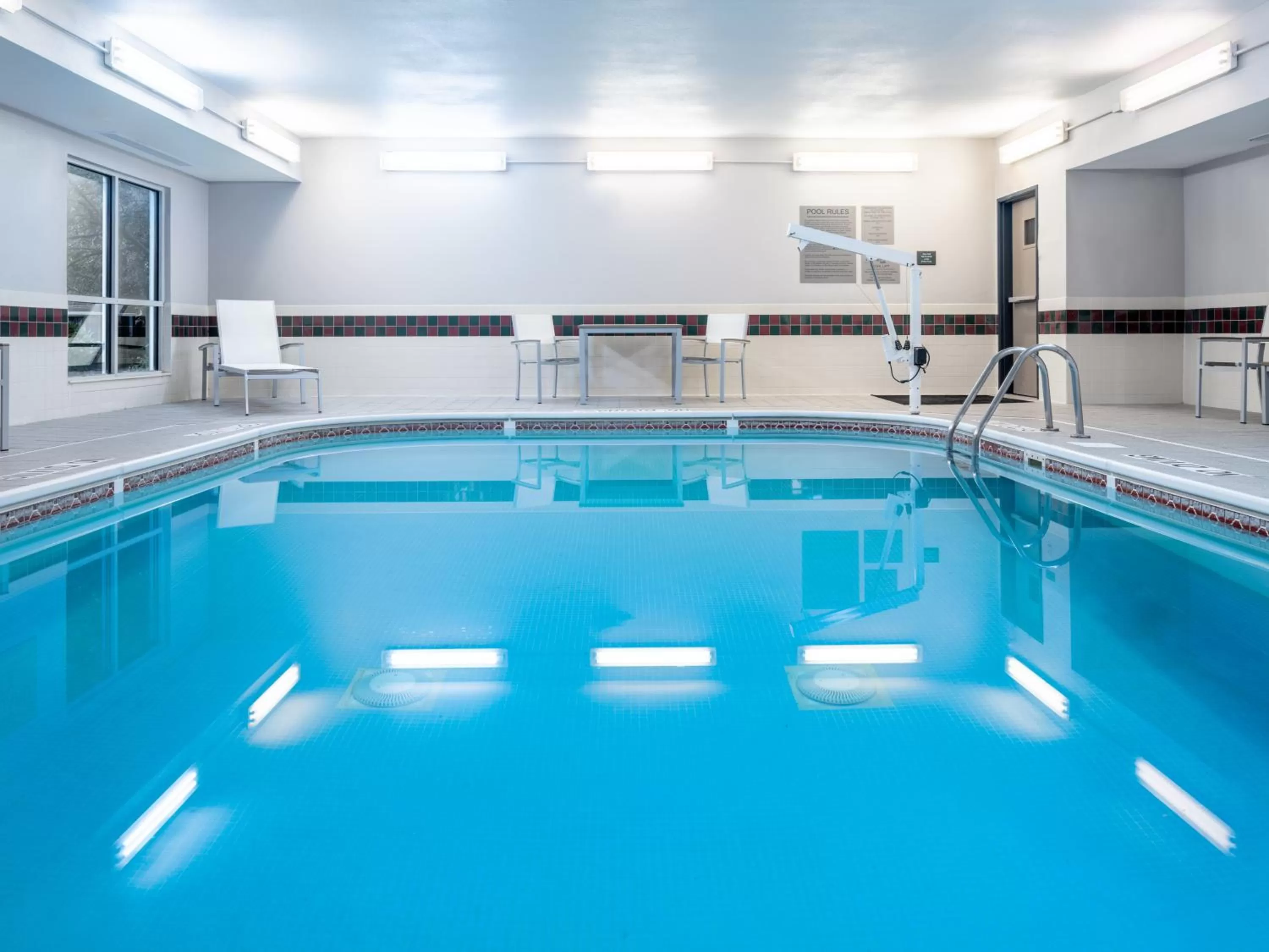 Swimming pool in Country Inn & Suites by Radisson, Maumee - Toledo