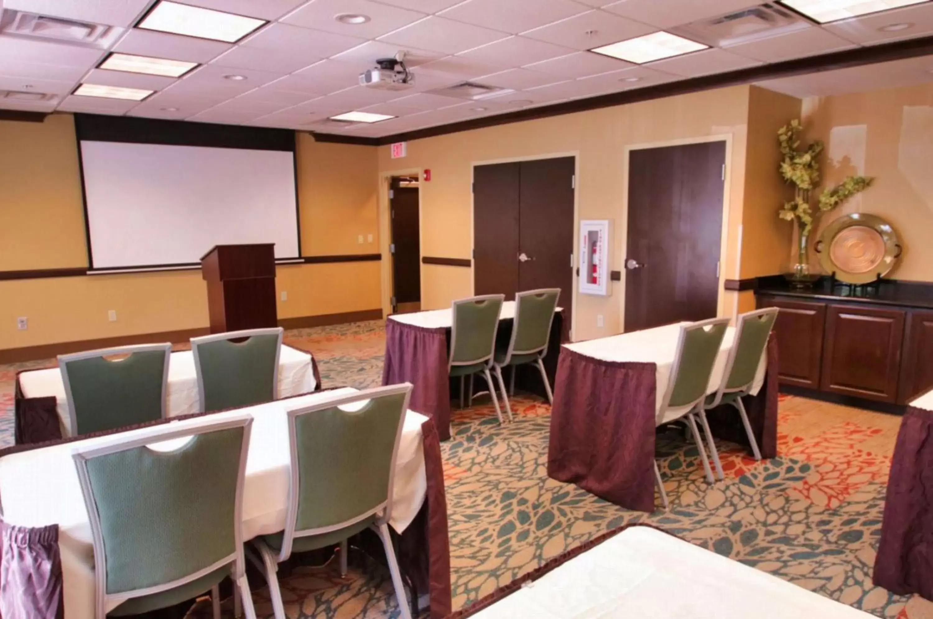 Meeting/conference room in Hampton Inn & Suites Jacksonville Beach Boulevard/Mayo Clinic