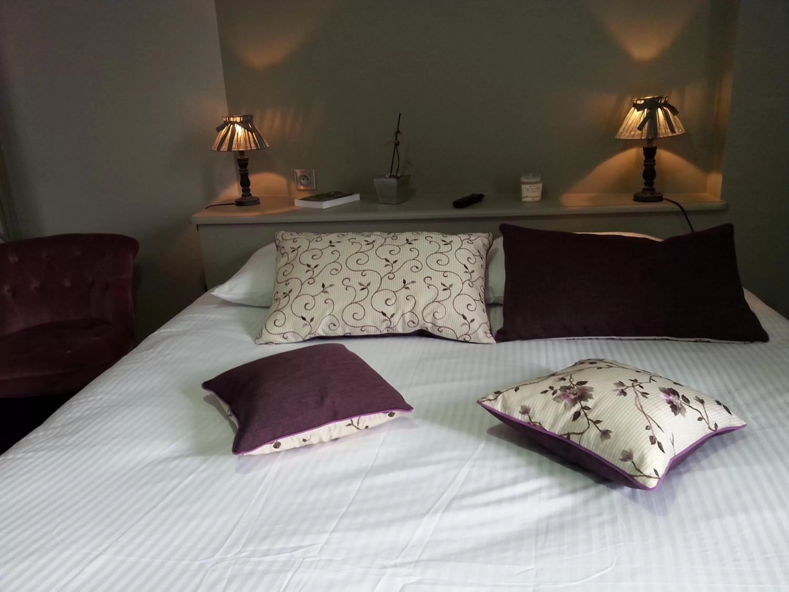 Bed in La Maison d'Adelaïde Chambres d'hôtes