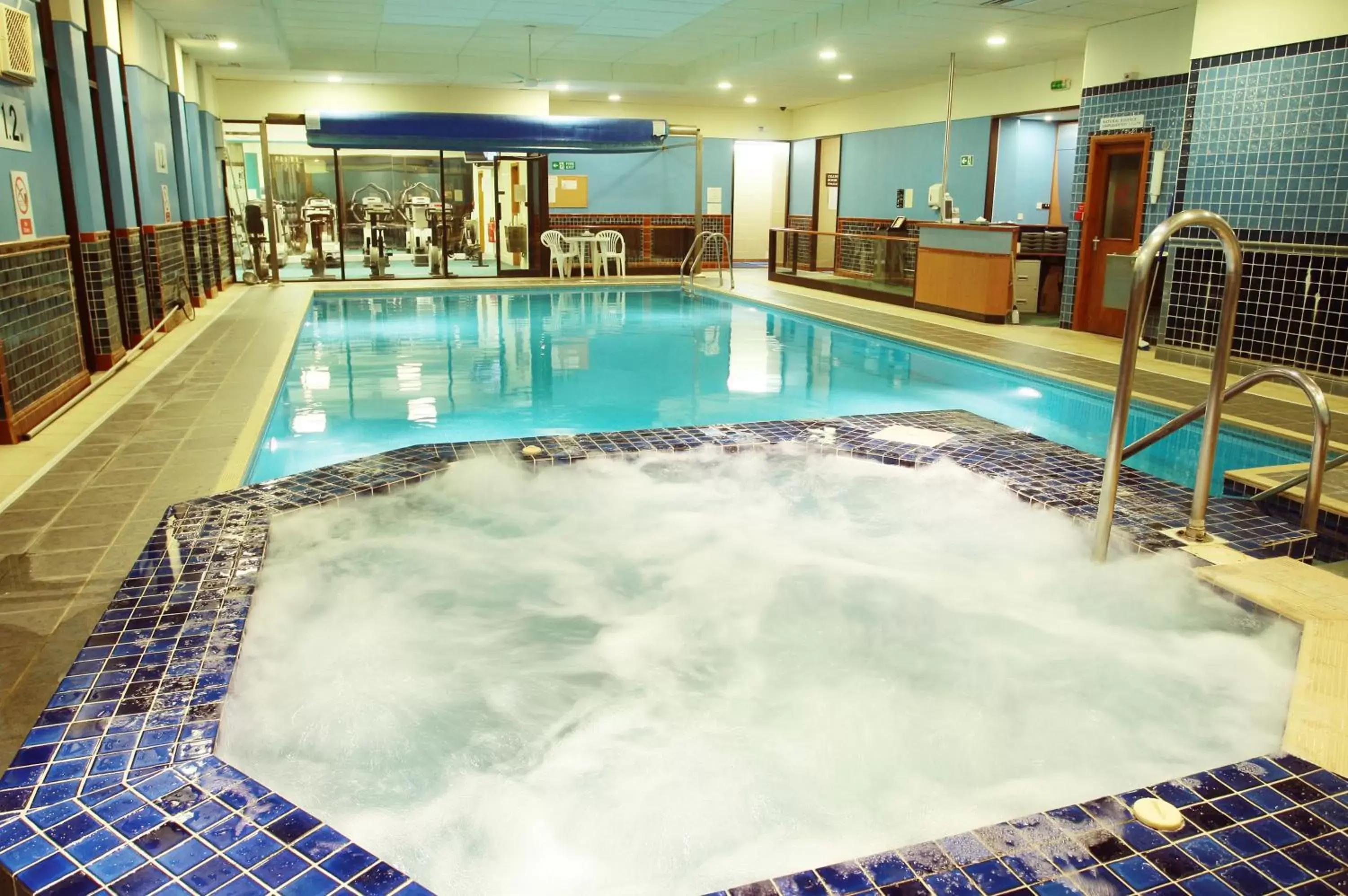 Hot Tub, Swimming Pool in Best Western Woodlands Hotel